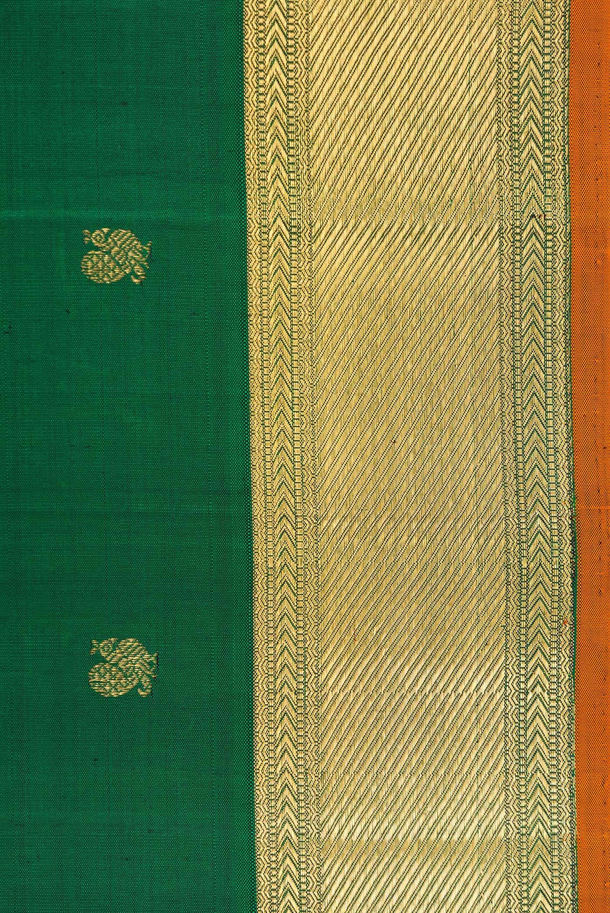 Border image of Pure Silk Pure Zari Green Dual Tone Kanjivaram Saree with Zari Butta on the body and Zari Border. 