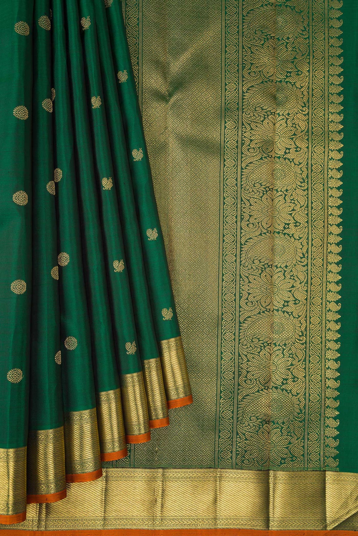 Pleats and pallu of Pure Silk Pure Zari Green Dual Tone Kanjivaram Saree with Zari Butta on the body and Zari Border. 