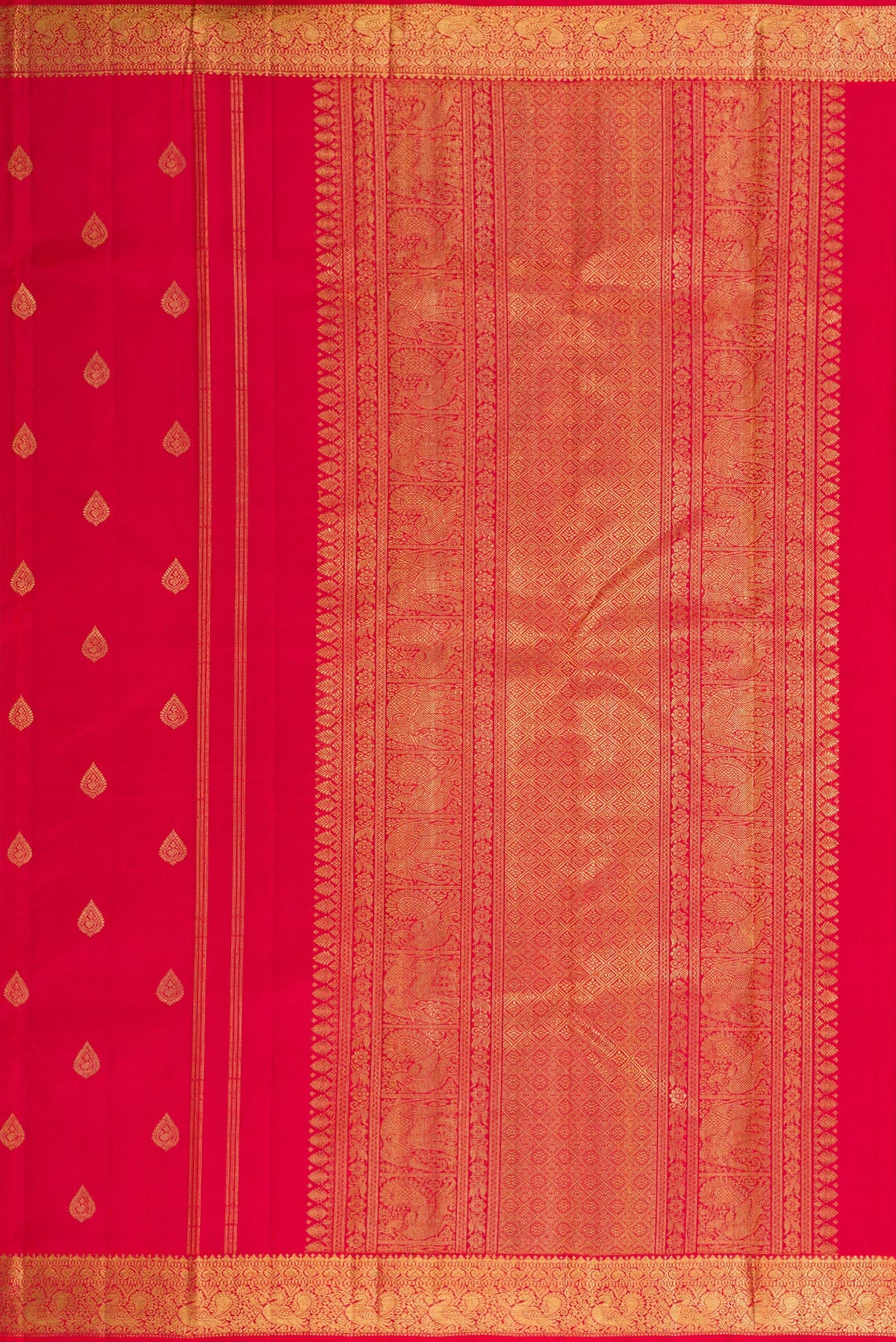 Close up image of the pallu of Red Dual Tone Kanjivaram Silk Saree with Zari Butta on the body and Zari Border. 
