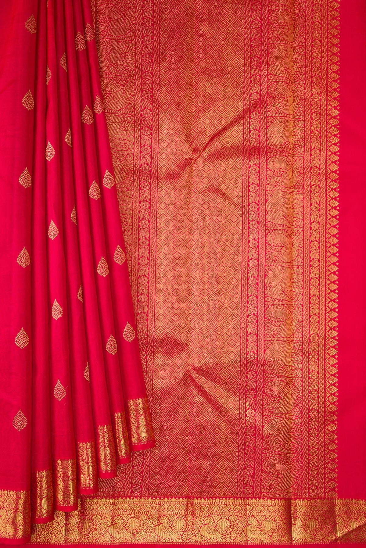 Pleats and pallu of Red Dual Tone Kanjivaram Silk Saree with Zari Butta on the body and Zari Border. 