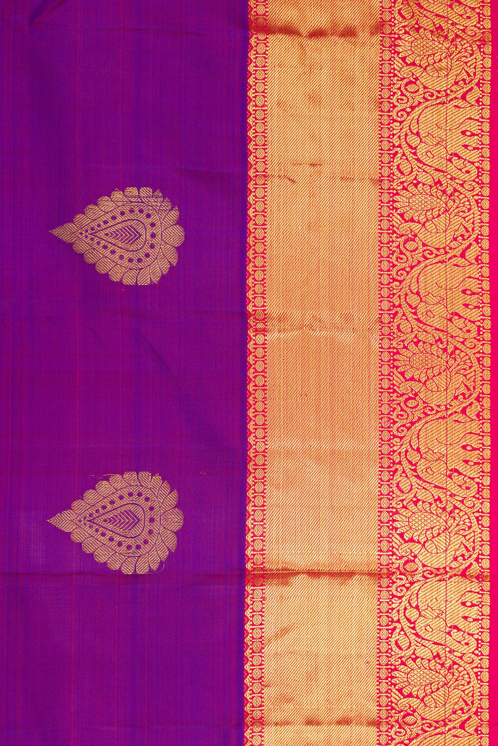 Border image of Purple Dual Tone Kanjivaram Silk Saree with Zari Butta on the body and Zari Border. 