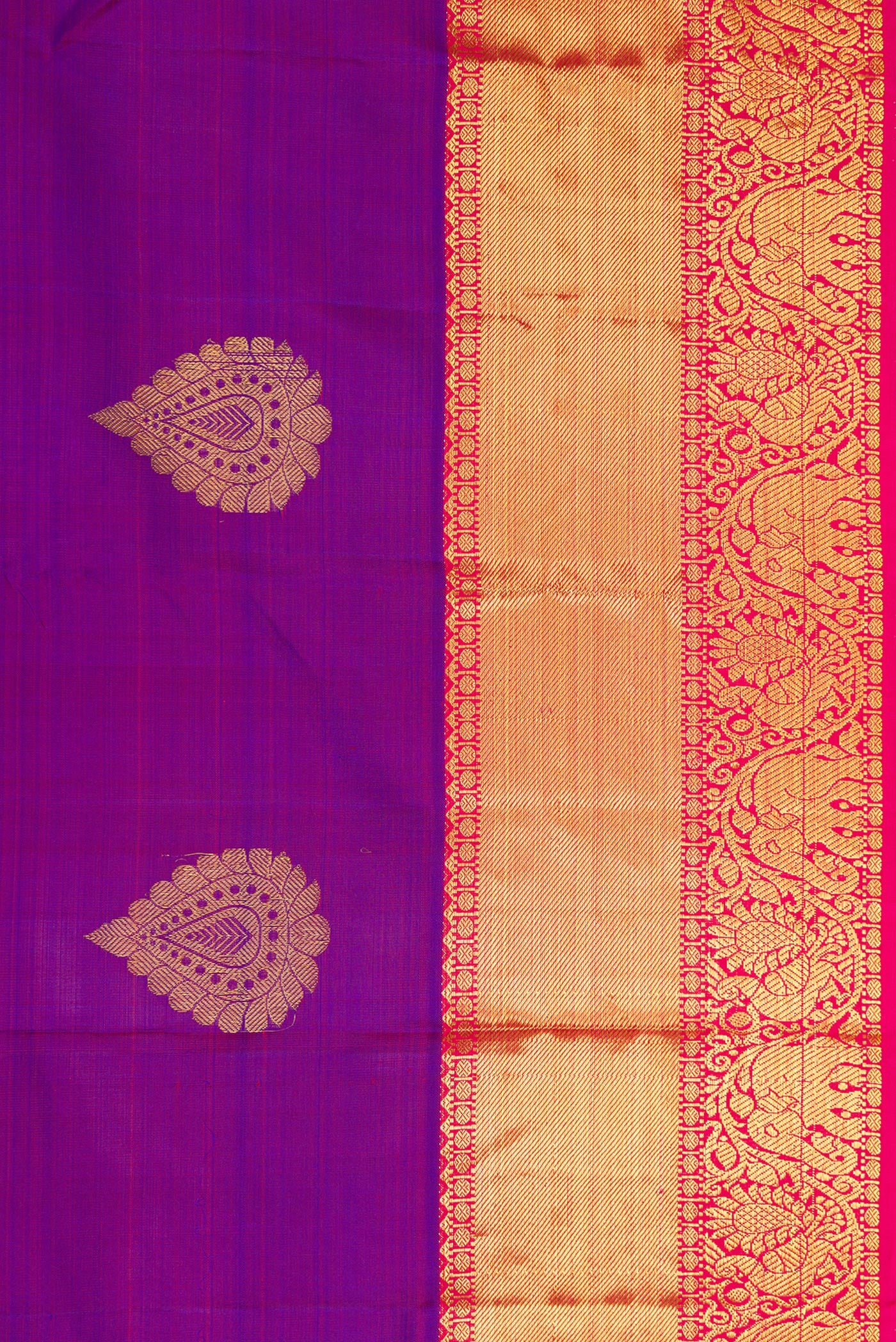 Border image of Purple Dual Tone Kanjivaram Silk Saree with Zari Butta on the body and Zari Border. 