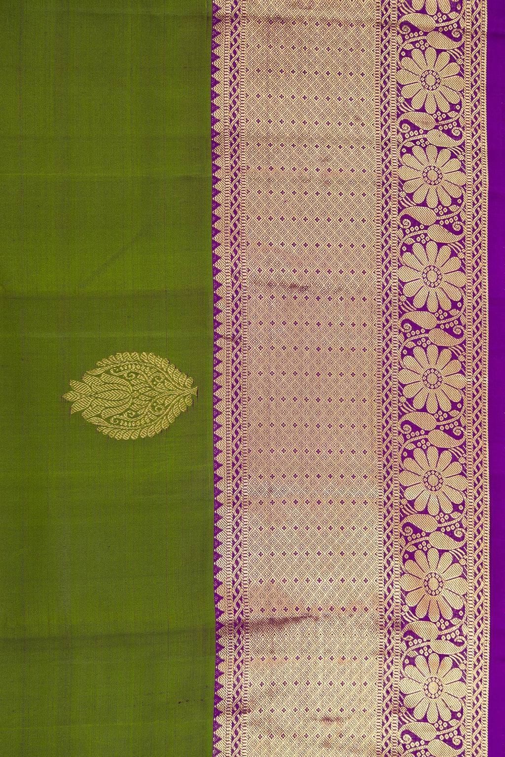 Border image of Magenta Dual Tone Kanjivaram Silk Saree with Zari Butta on the body and Zari Border. 