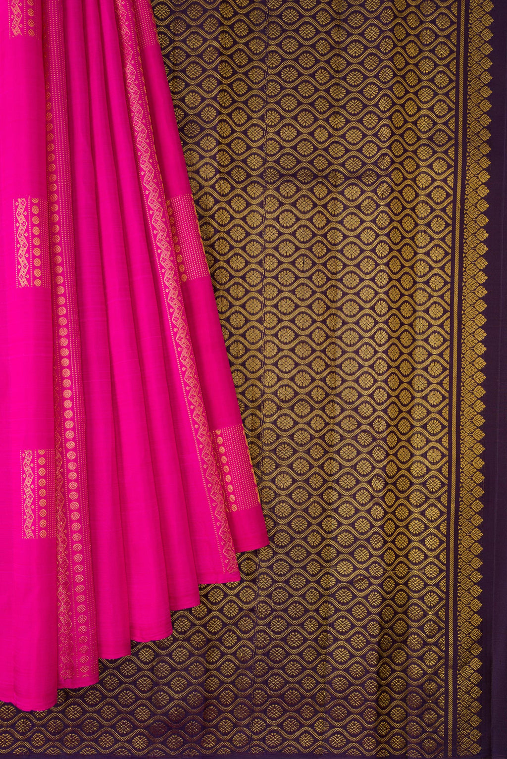 Pleats and pallu of Dark Pink Kanjivaram Silk Saree with Zari Butta on the body and Without Border. 