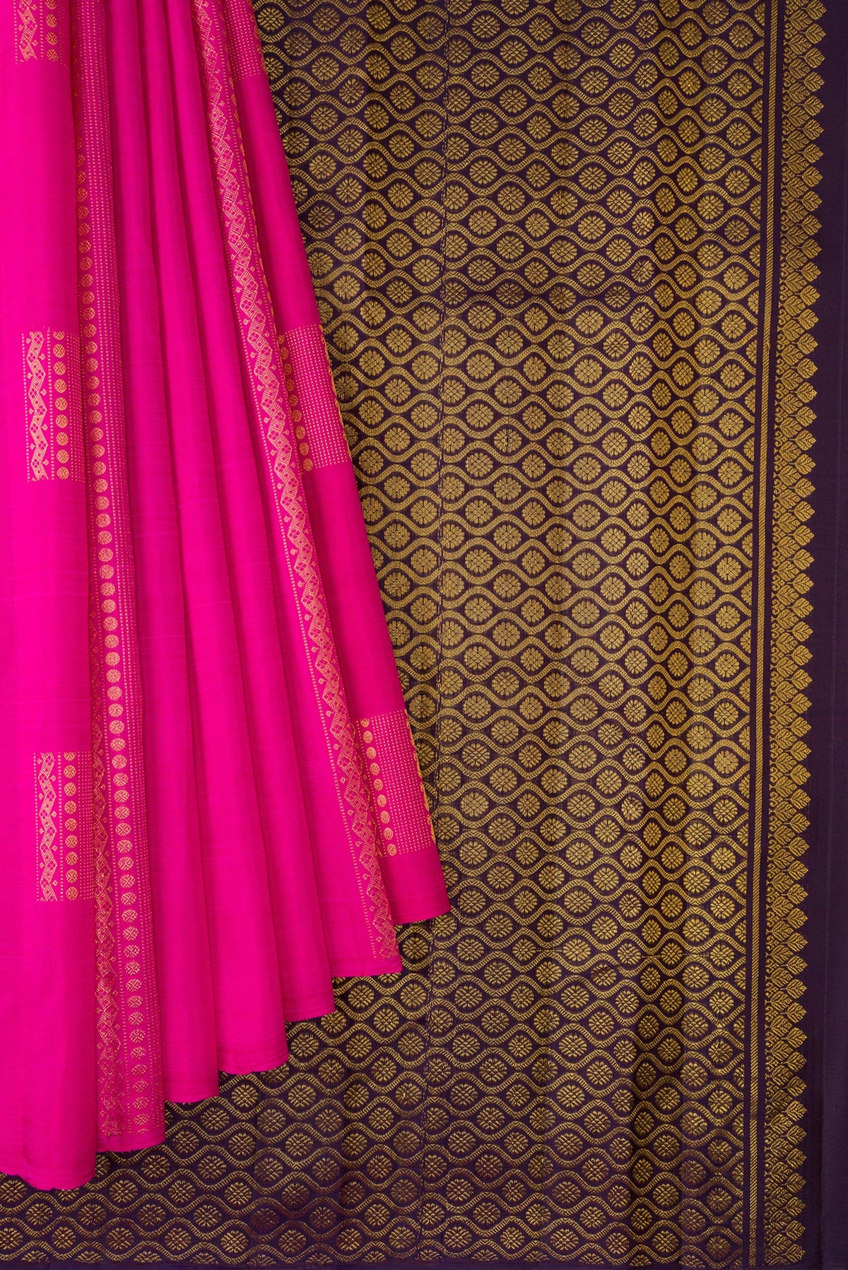 Pleats and pallu of Dark Pink Kanjivaram Silk Saree with Zari Butta on the body and Without Border. 