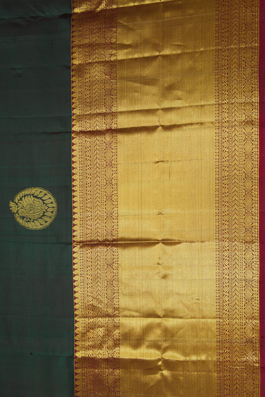 Border image of Bottle Green Dual Tone Kanchipuram Silk Saree with Zari Butta on the body and Zari Border. 