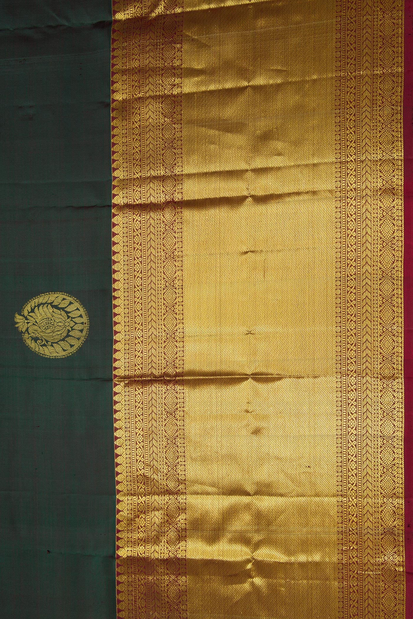 Border image of Bottle Green Dual Tone Kanchipuram Silk Saree with Zari Butta on the body and Zari Border. 