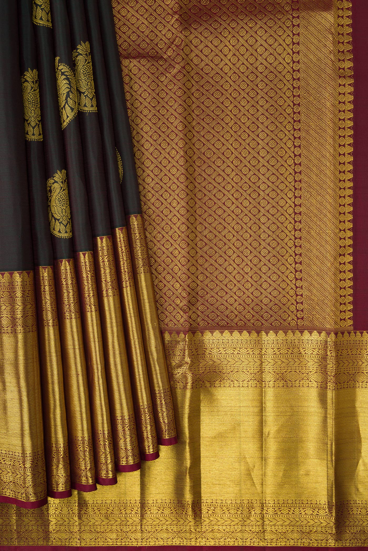 Pleats and pallu of Bottle Green Dual Tone Kanchipuram Silk Saree with Zari Butta on the body and Zari Border. 