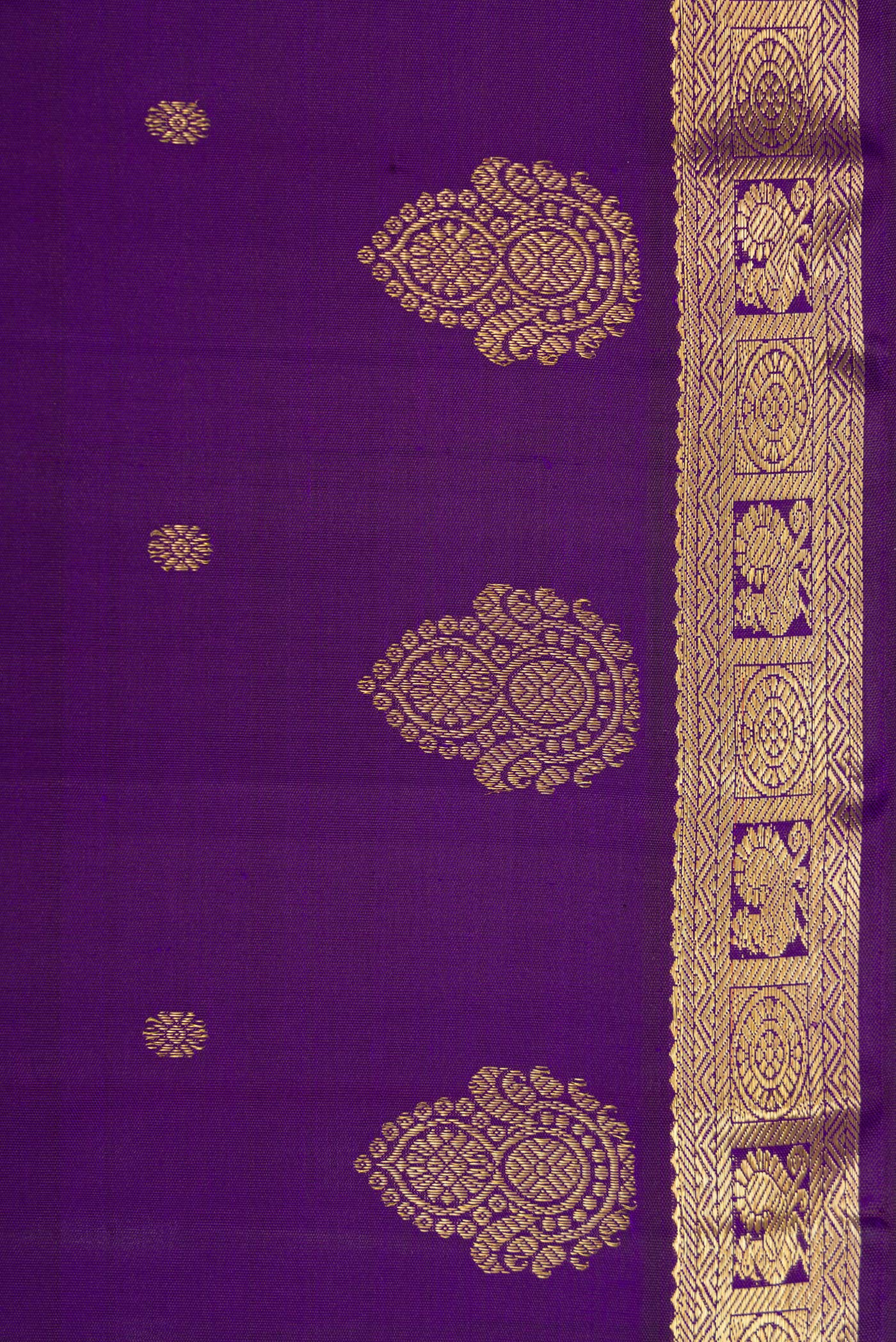 Border image of Pure Silk Pure Zari Royal Blue Dual Tone Kanchipuram Saree with Zari Butta on the body and Zari Border. 
