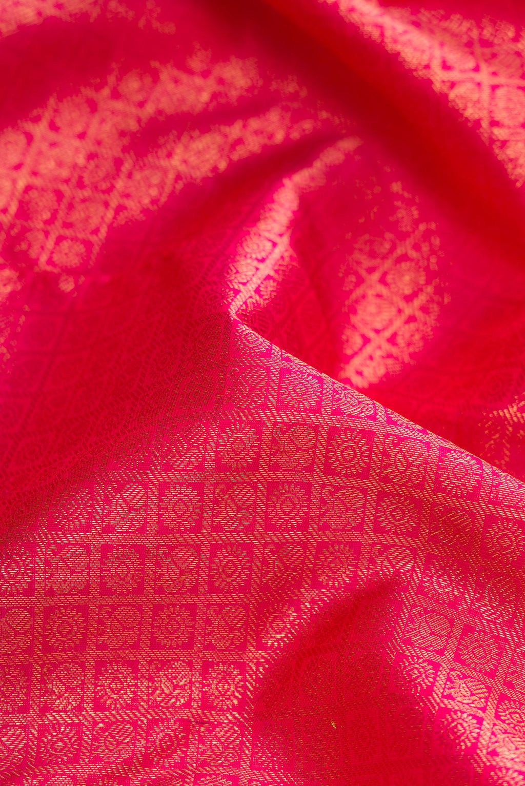 Close up of Pure Silk Pure Zari Pink Dual Tone Kanjivaram Saree with Zari Brocade on the body and Zari Border.  displaying folds