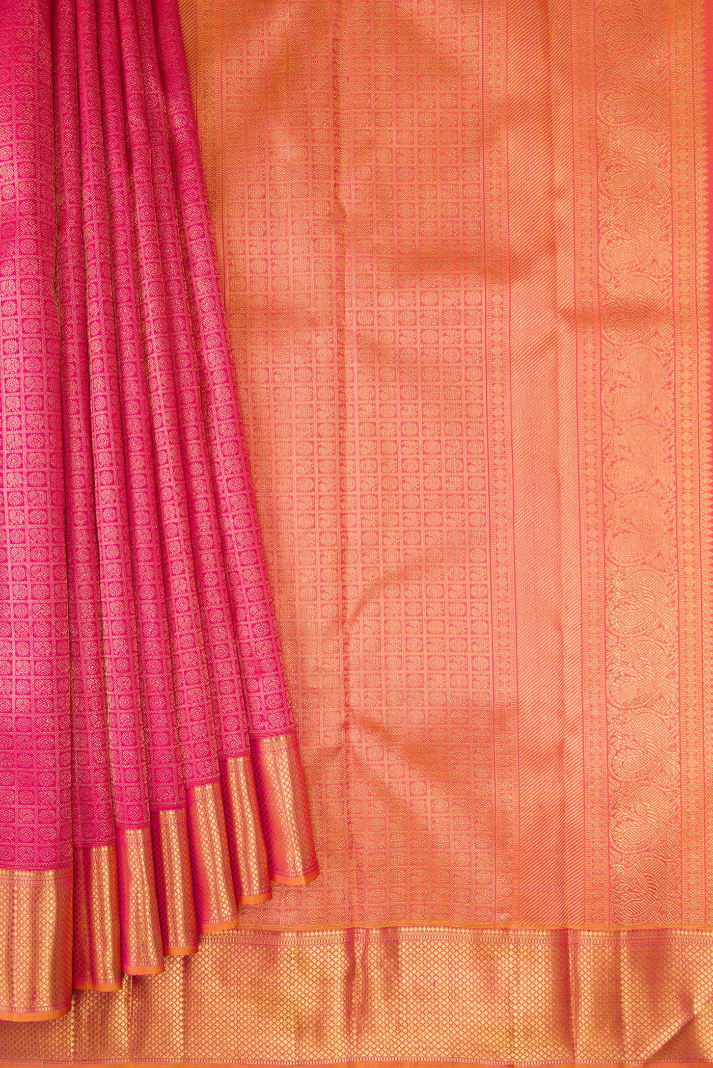 Pleats and pallu of Pure Silk Pure Zari Pink Dual Tone Kanjivaram Saree with Zari Brocade on the body and Zari Border. 