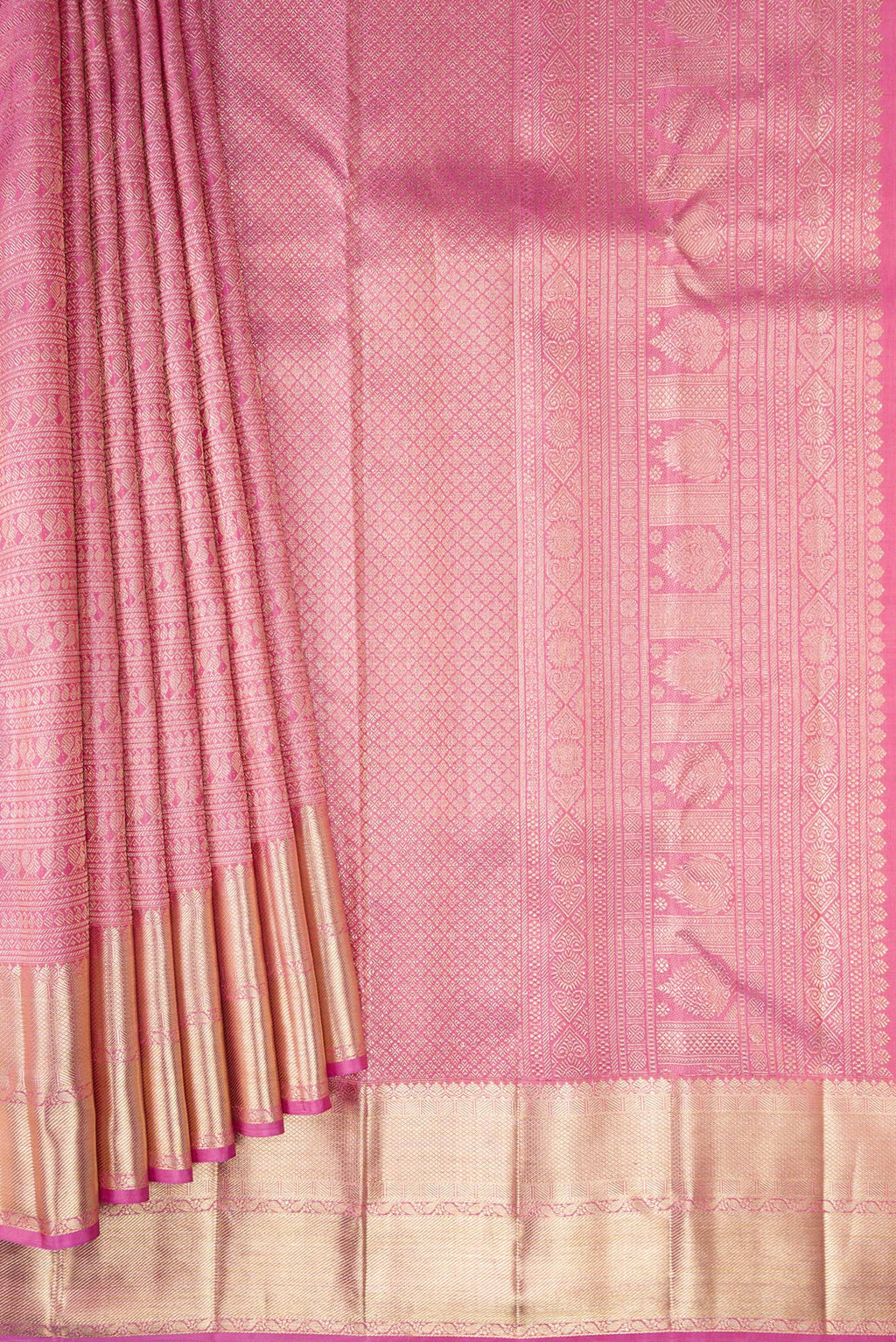 Pleats and pallu of Pink Dual Tone Kanchipuram Silk Saree with Zari Brocade on the body and Zari Border. 