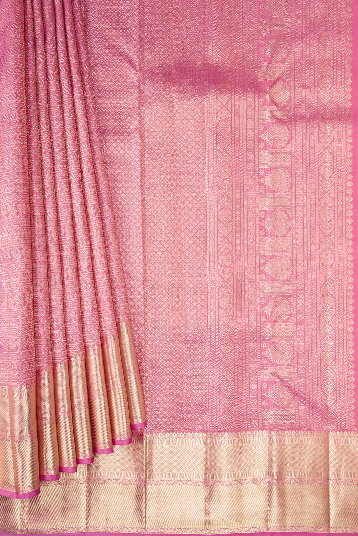 Pleats and pallu of Pink Dual Tone Kanchipuram Silk Saree with Zari Brocade on the body and Zari Border. 