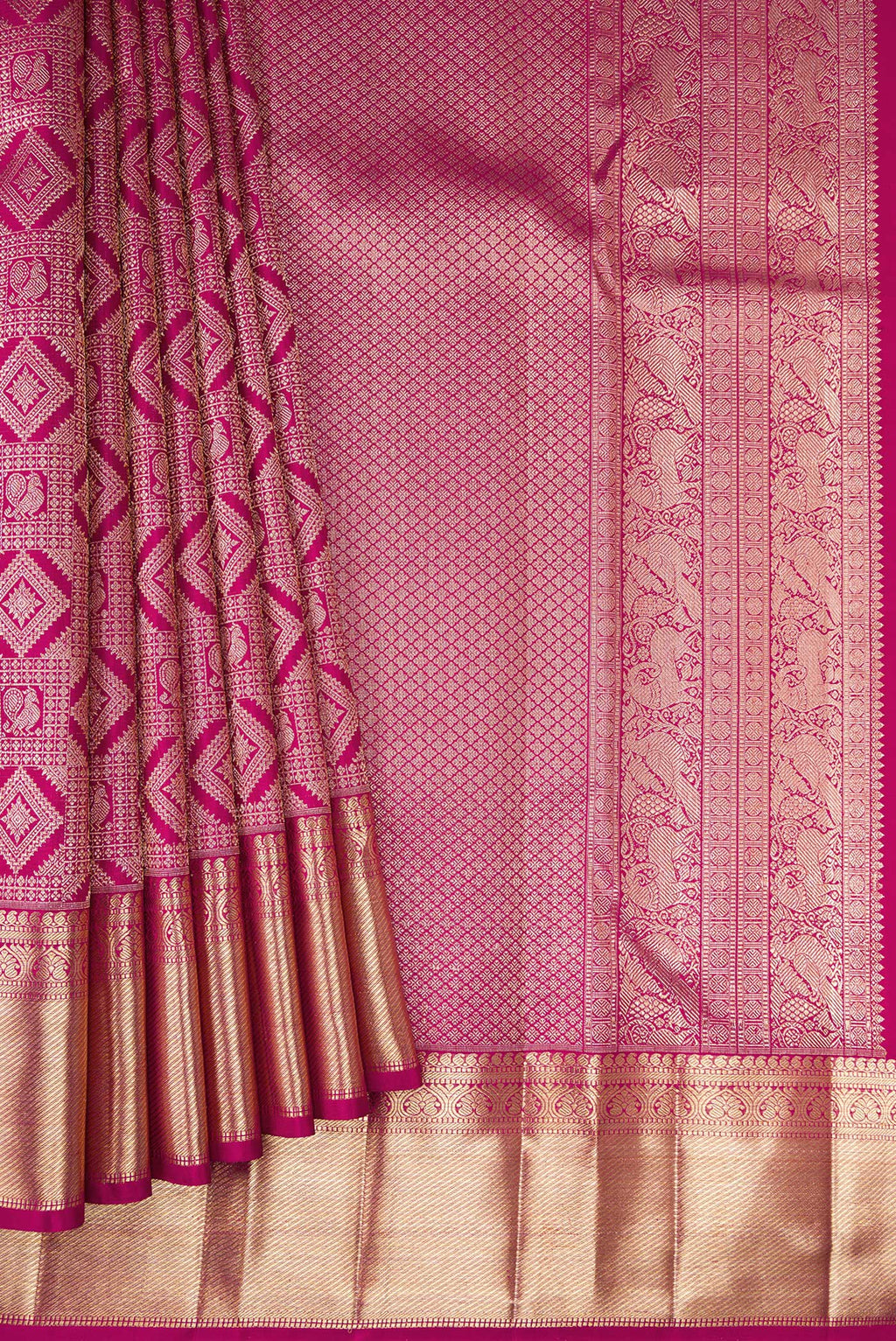 Pleats and pallu of Magenta Dual Tone Kanchipuram Silk Saree with Zari Brocade on the body and Zari Border. 