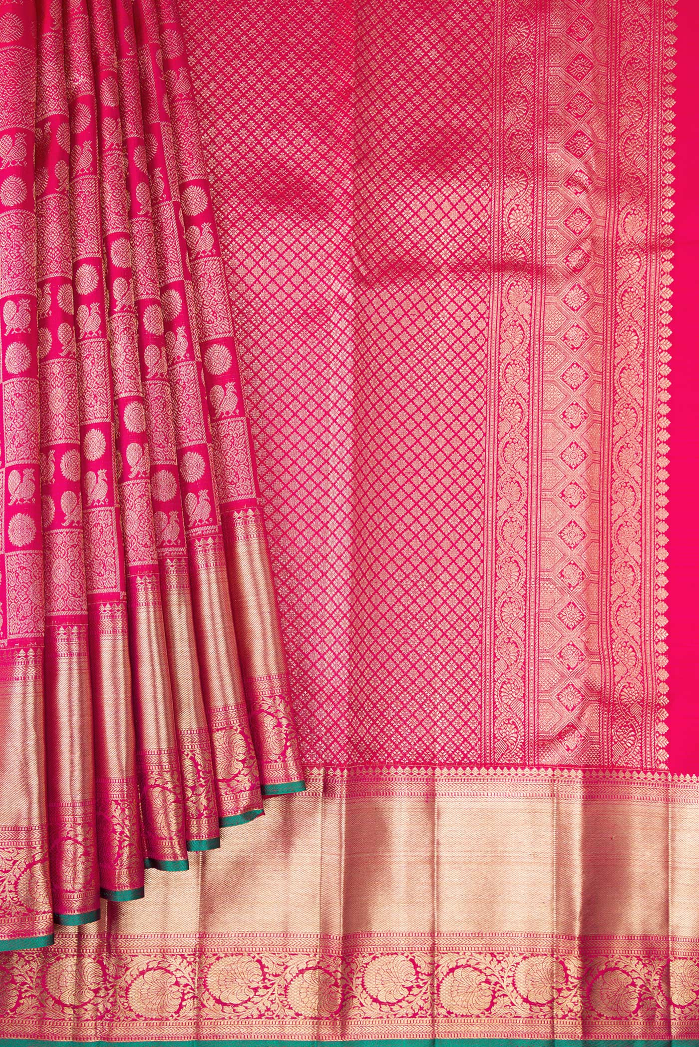 Pleats and pallu of Pink Dual Tone Kanchipuram Silk Saree with Zari Brocade on the body and Zari Border. 