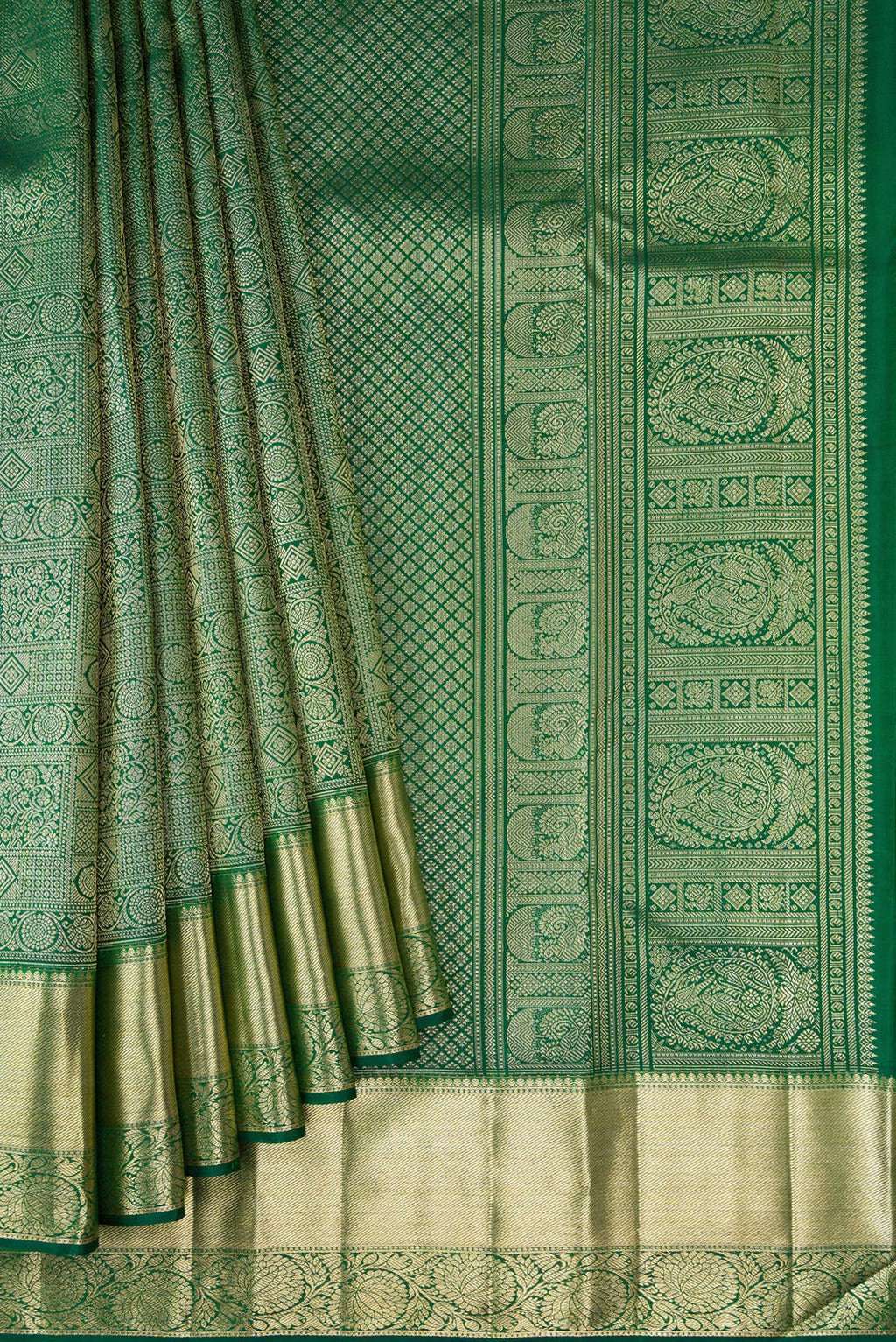 Pleats and pallu of Green Kanchipuram Silk Saree with Zari Brocade on the body and Zari Border. 
