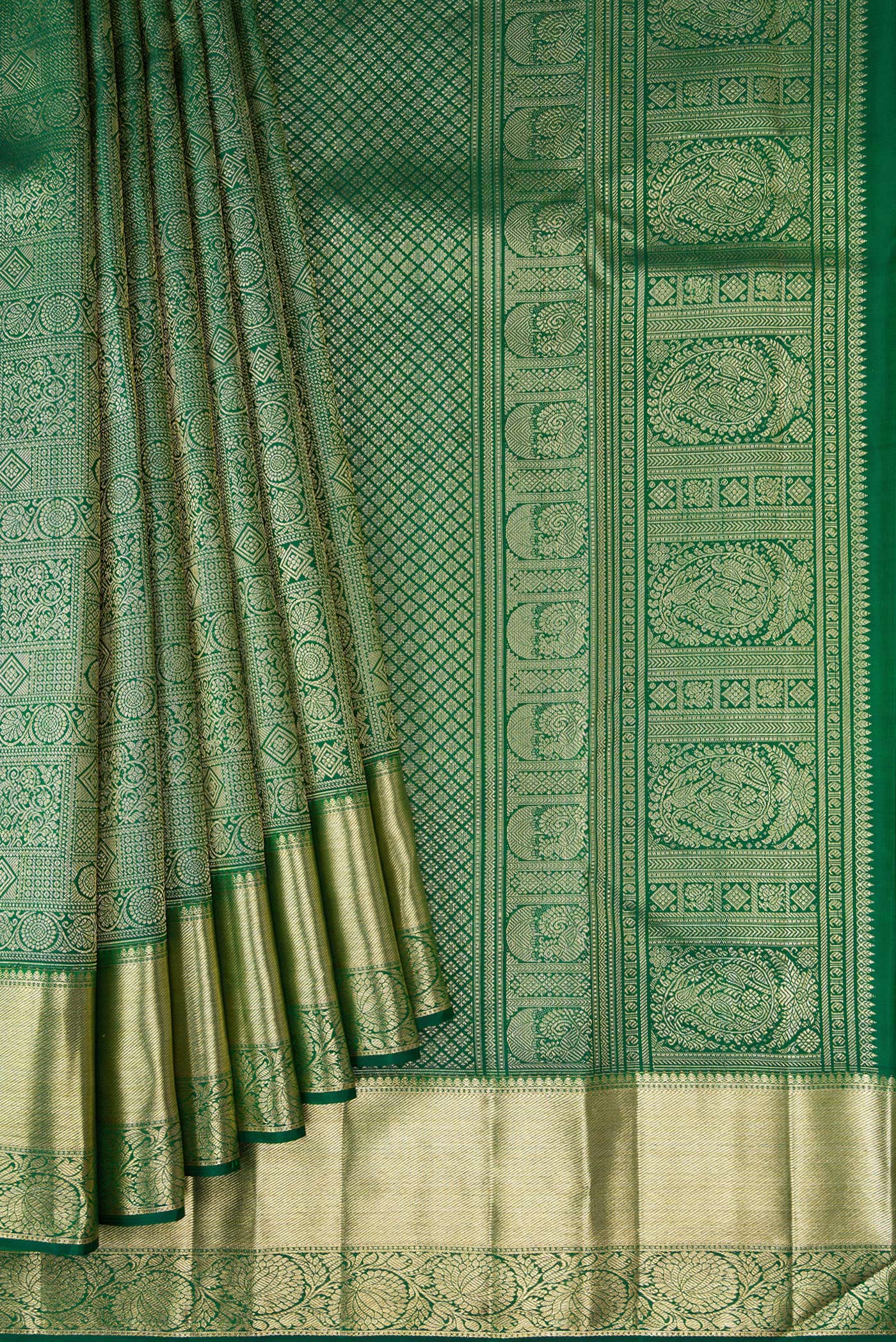 Pleats and pallu of Green Kanchipuram Silk Saree with Zari Brocade on the body and Zari Border. 