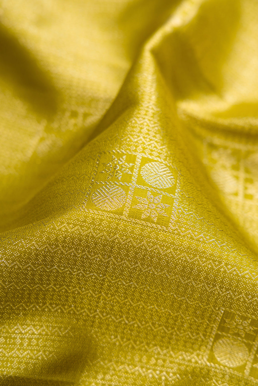 Close up of Mehandi Green Dual Tone Kanchipuram Silk Saree with Zari Brocade on the body and Zari Border.  displaying folds