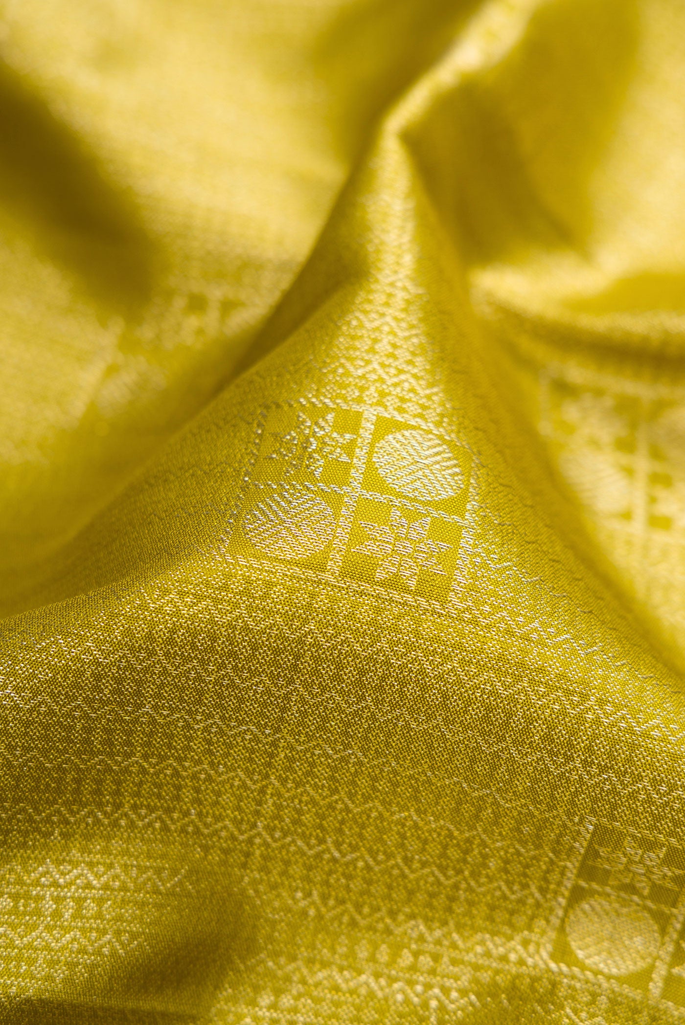 Close up of Mehandi Green Dual Tone Kanchipuram Silk Saree with Zari Brocade on the body and Zari Border.  displaying folds