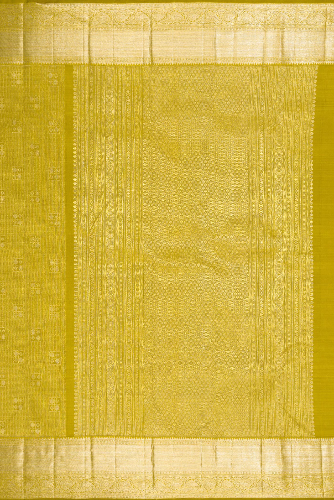 Close up image of the pallu of Mehandi Green Dual Tone Kanchipuram Silk Saree with Zari Brocade on the body and Zari Border. 
