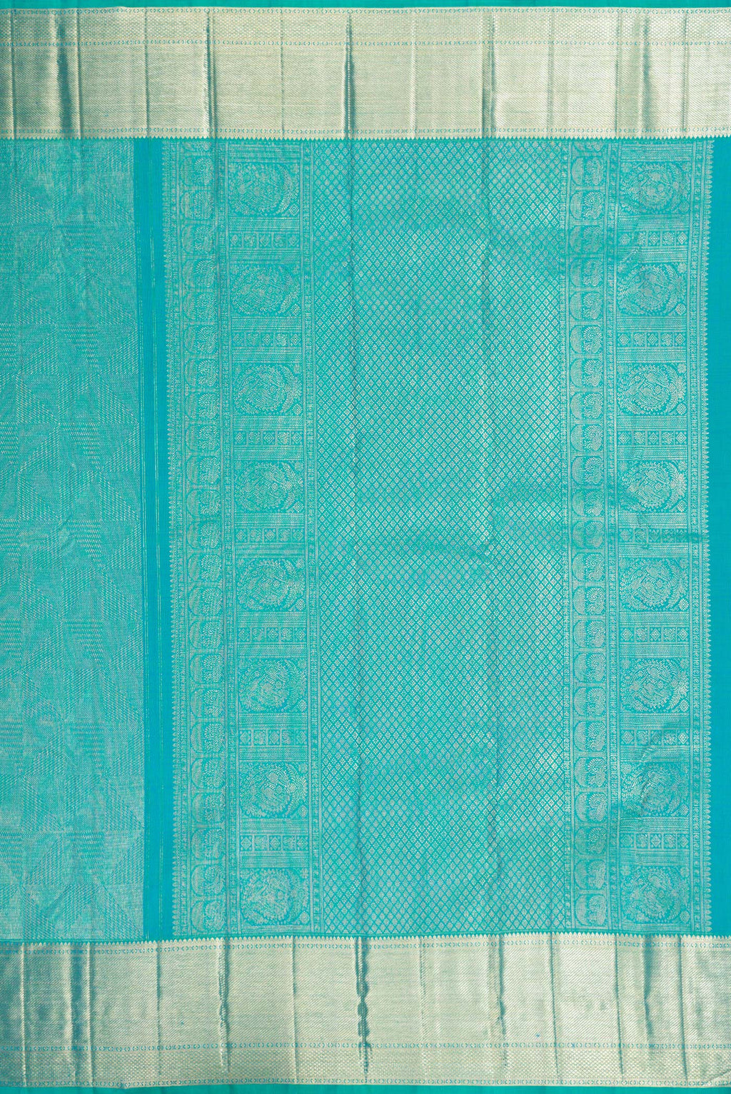 Close up image of the pallu of Turquoise Dual Tone Kanchipuram Silk Saree with Zari Brocade on the body and Zari Border. 