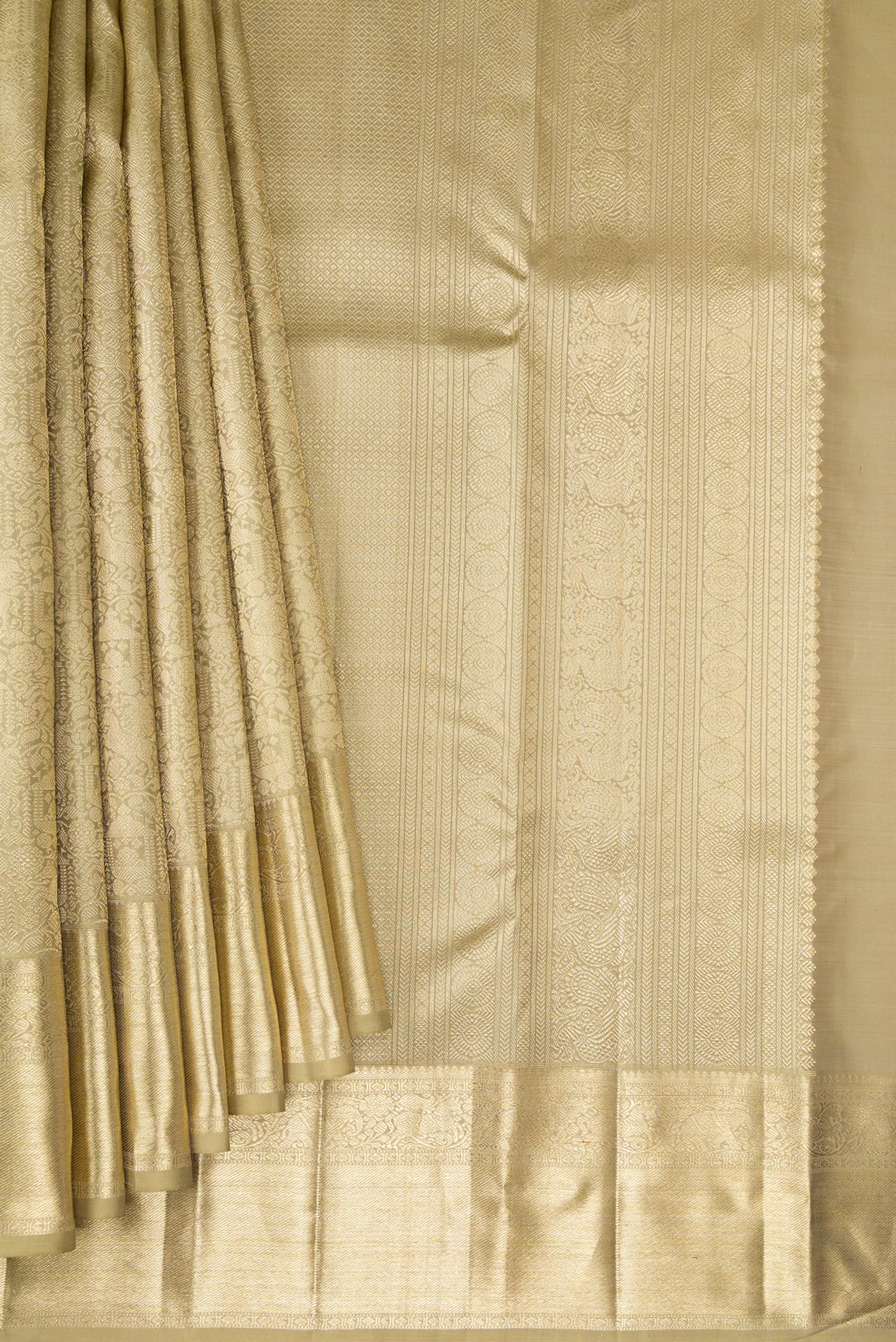 Pleats and pallu of Beige Dual Tone Kanchipuram Silk Saree with Zari Brocade on the body and Zari Border. 