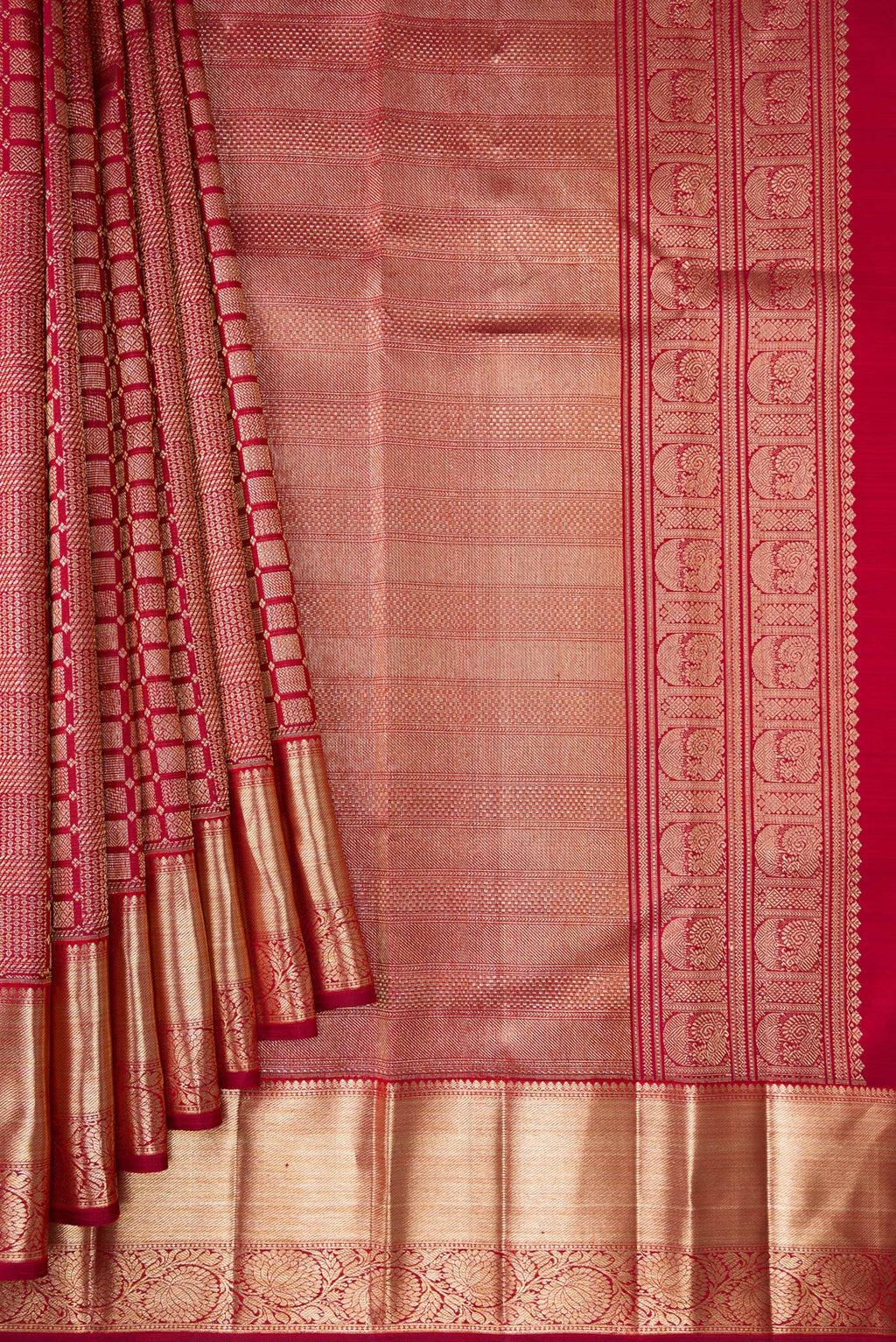 Pleats and pallu of Maroon Kanchipuram Silk Saree with Zari Brocade on the body and Zari Border. 
