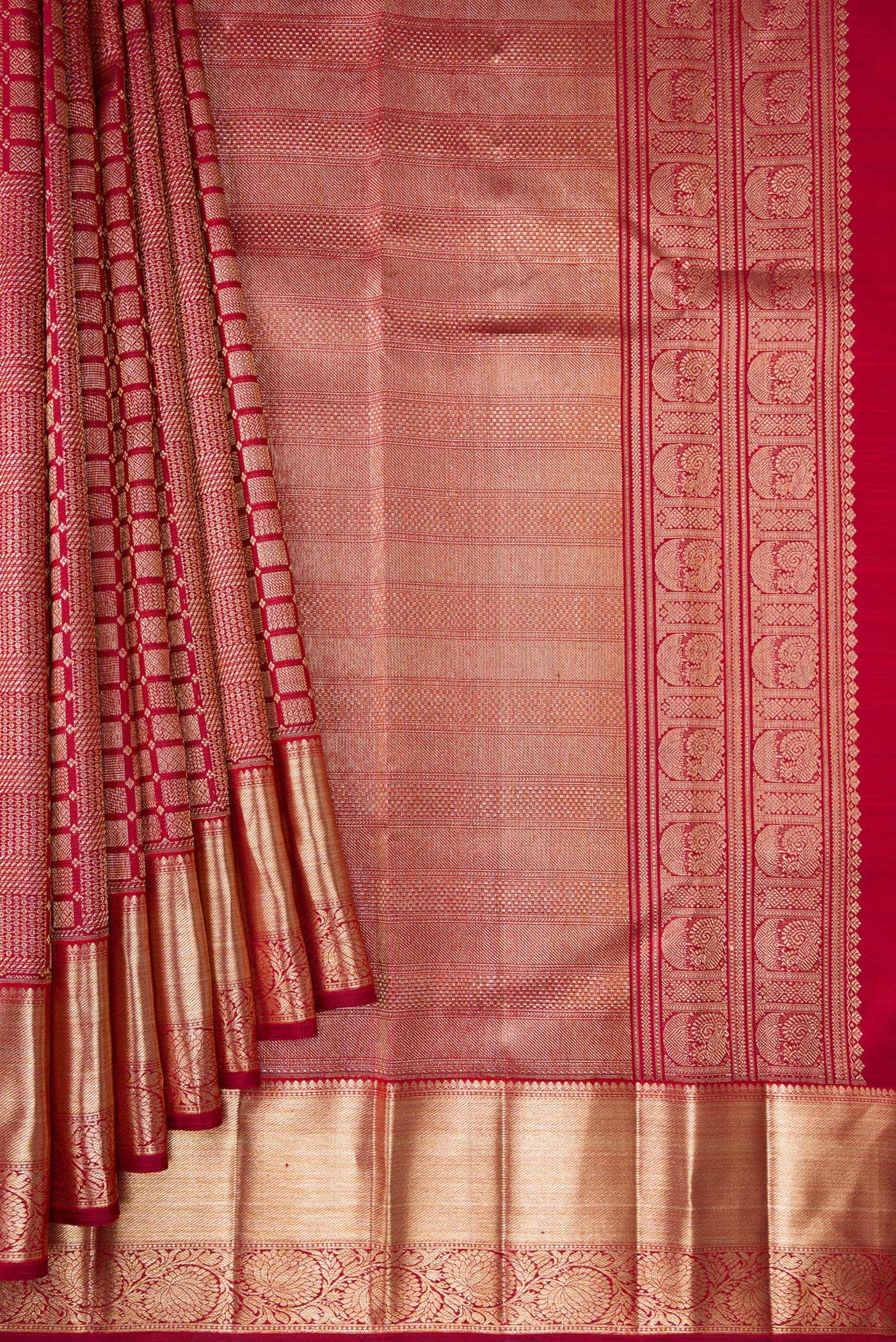 Pleats and pallu of Maroon Kanchipuram Silk Saree with Zari Brocade on the body and Zari Border. 