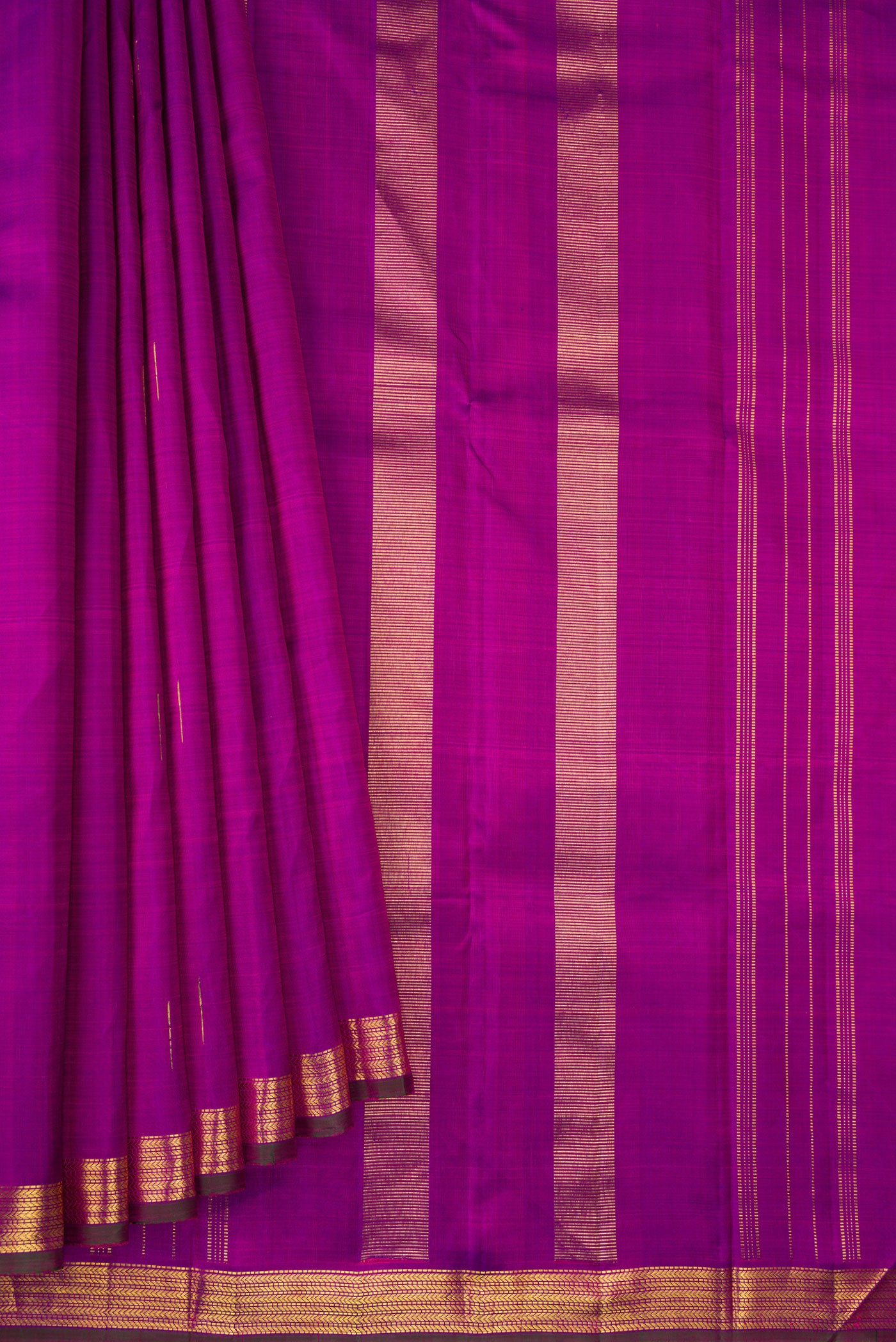 Pleats and pallu of Purple Dual Tone Kanchipuram Silk Saree with Zari Butta on the body and Zari Border. 