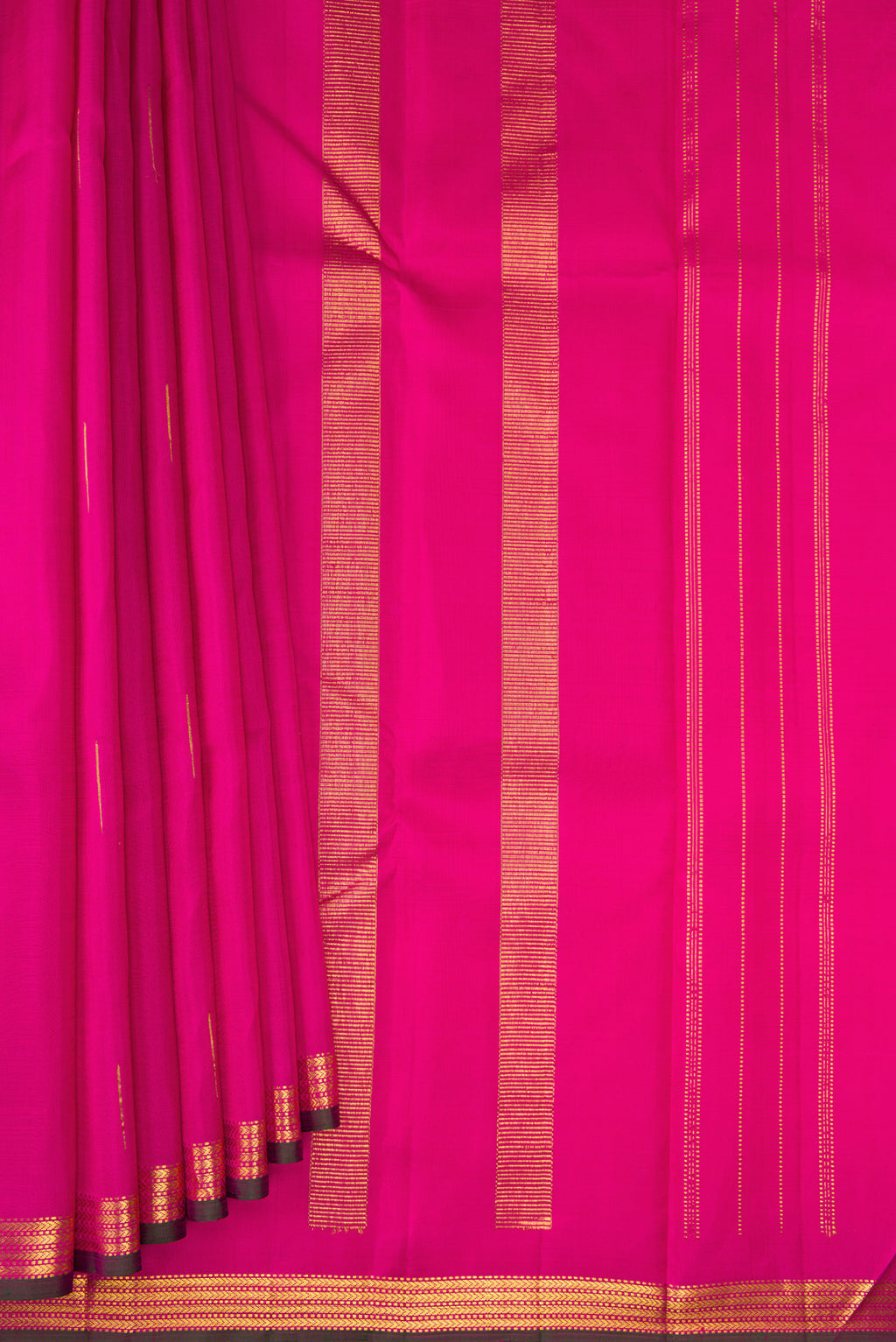 Pleats and pallu of Pink Kanchipuram Silk Saree with Zari Butta on the body and Zari Border. 