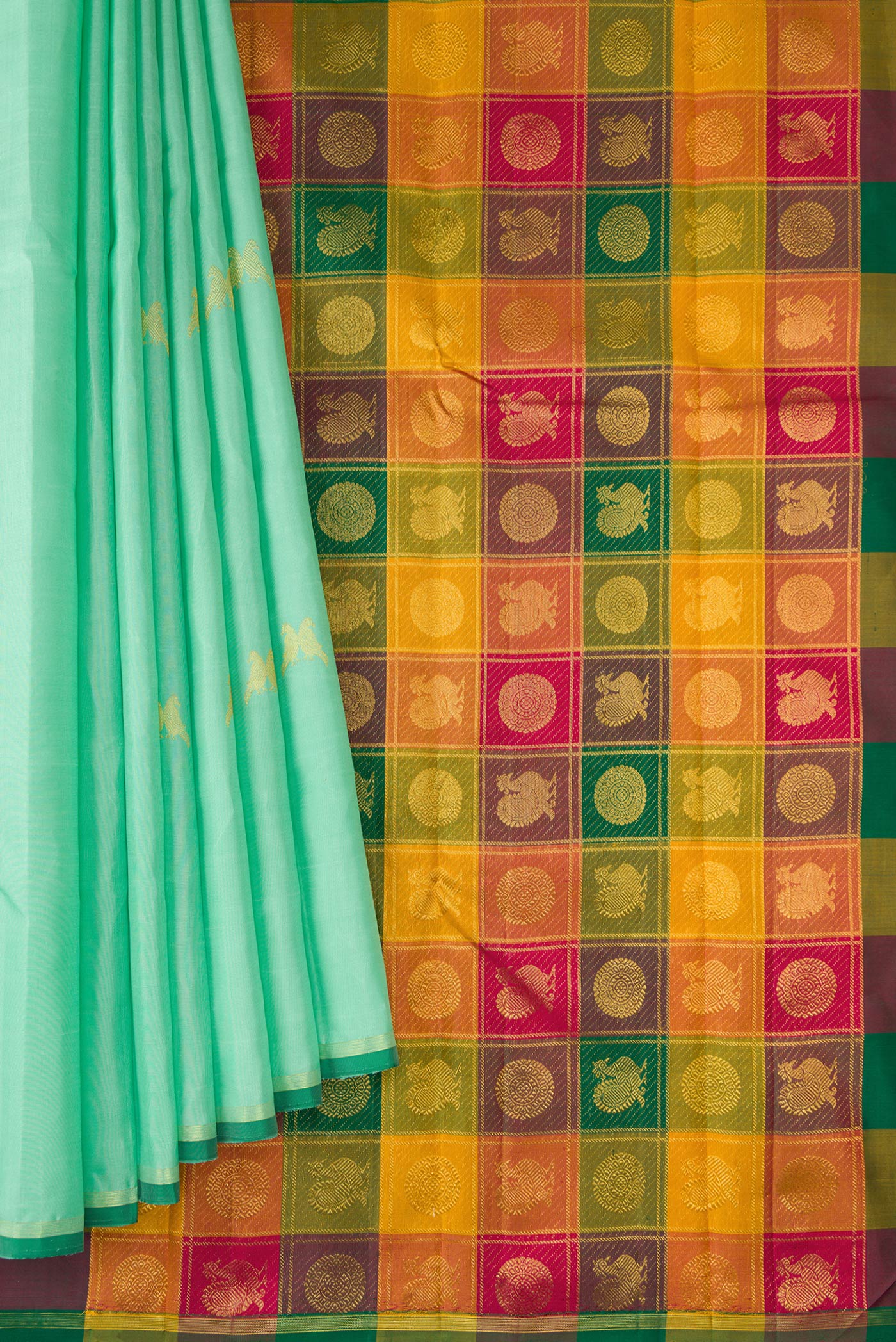 Pleats and pallu of Sea Green Dual Tone Kanchipuram Silk Saree with Zari Butta on the body and Thin Zari Line. 