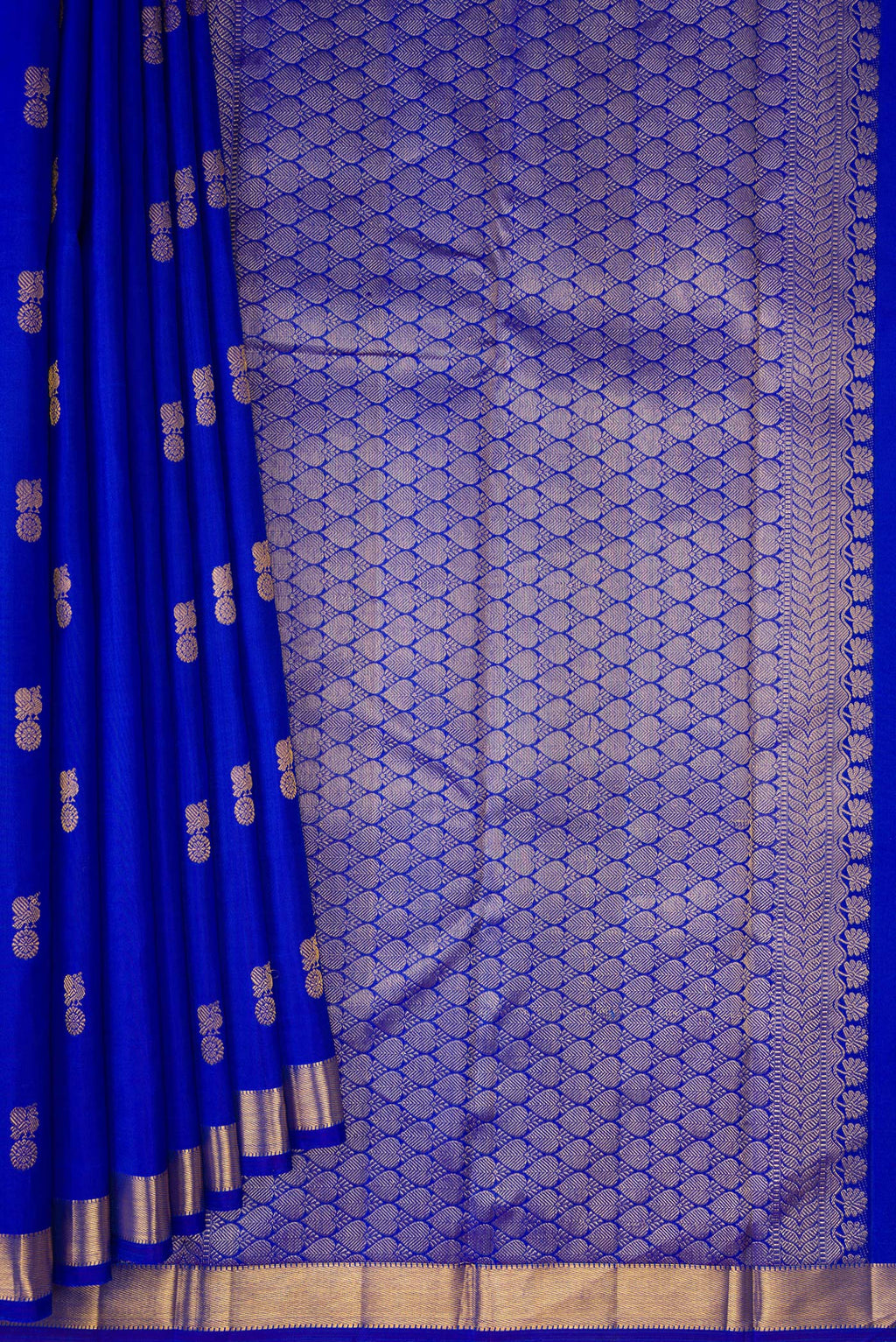 Pleats and pallu of Royal Blue Dual Tone Kanchipuram Silk Saree with Zari Butta on the body and Zari Border. 