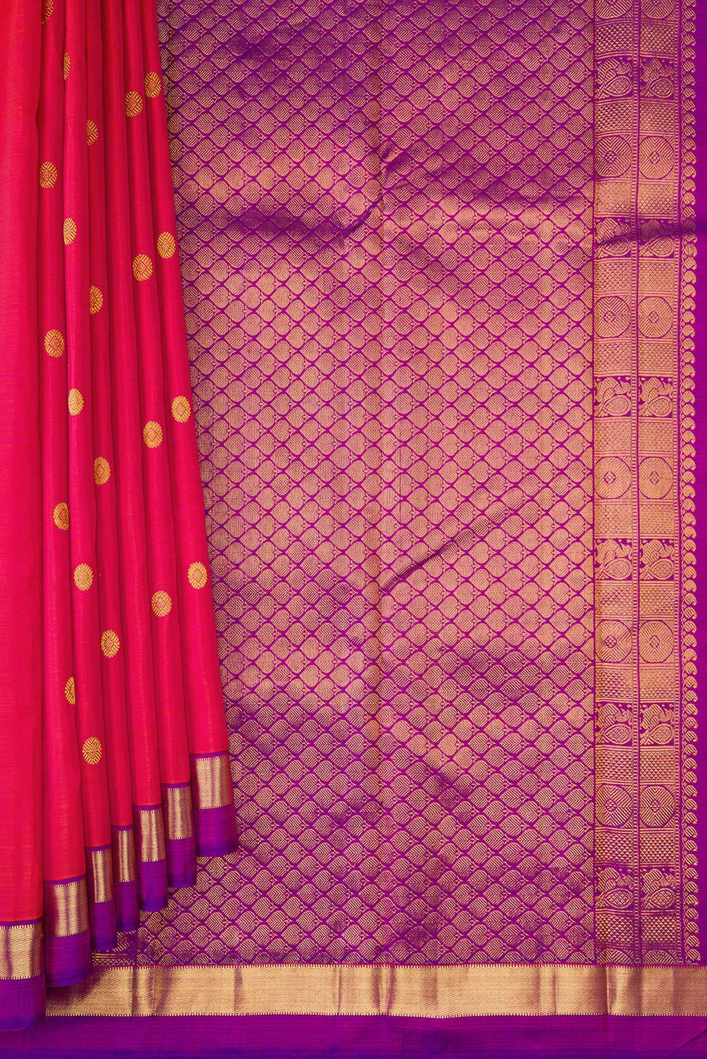 Pleats and pallu of Coral Dual Tone Kanchipuram Silk Saree with Zari Butta on the body and Zari Border. 