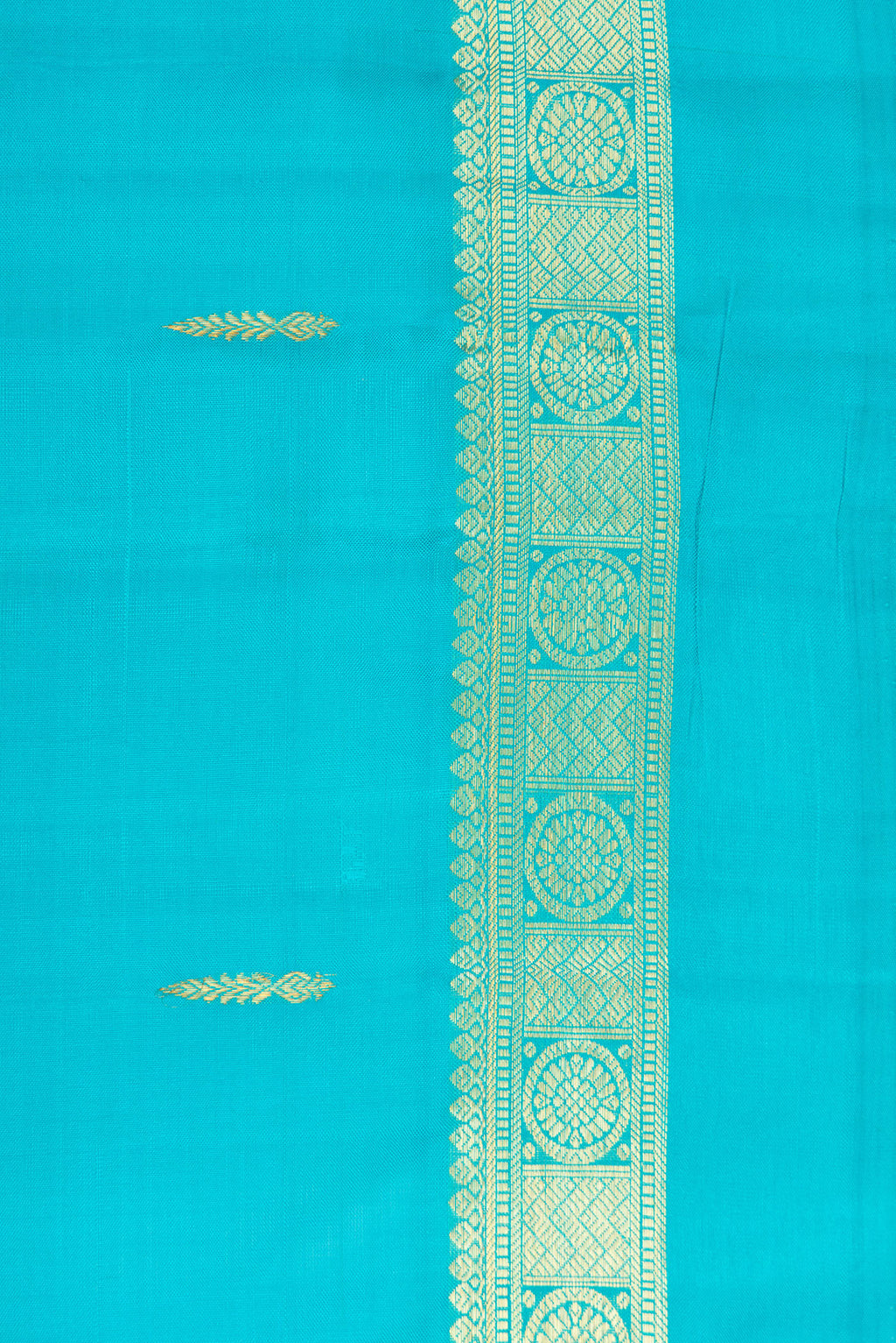 Border image of Sky Blue Dual Tone Kanchipuram Silk Saree with Zari Butta on the body and Zari Border. 