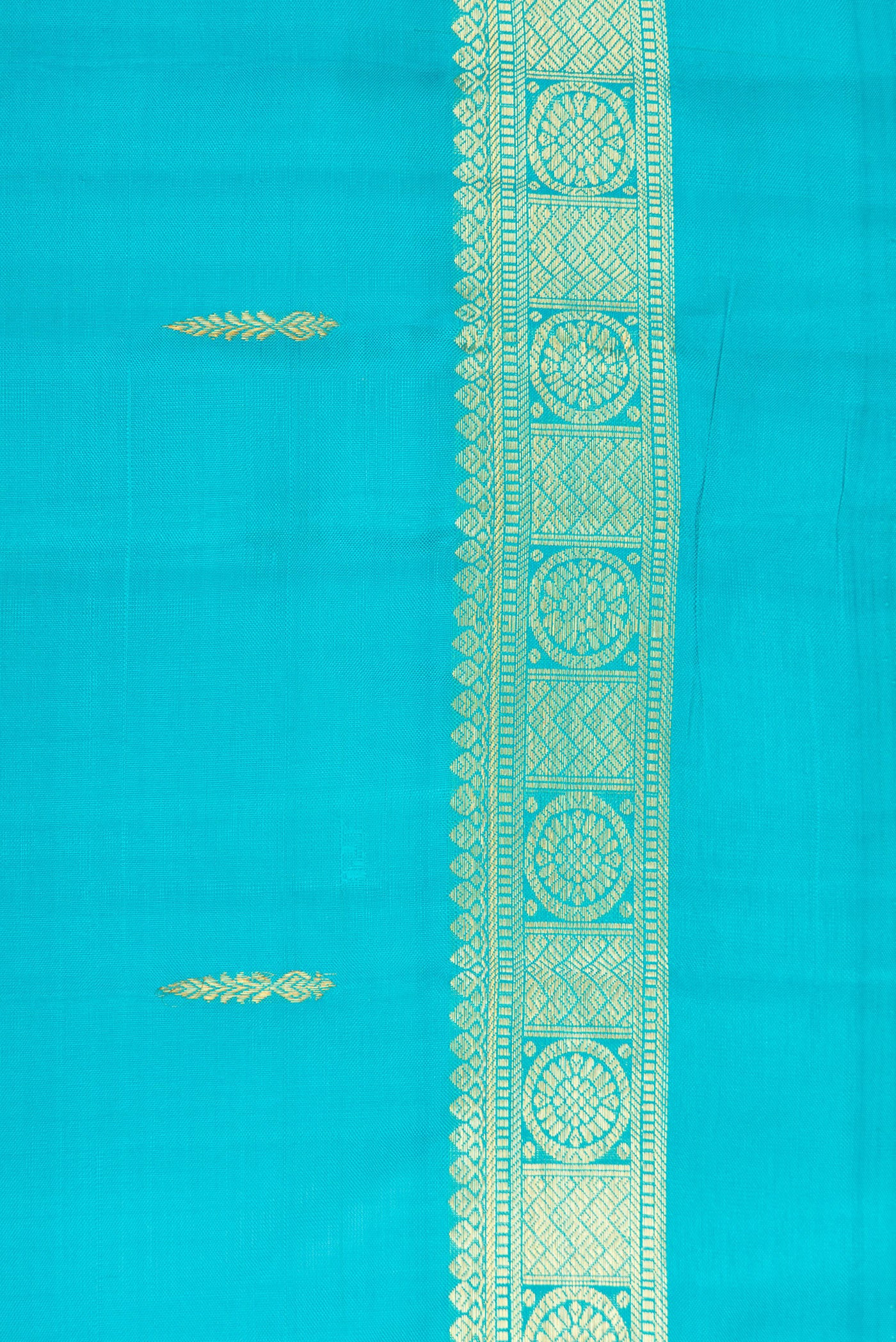 Border image of Sky Blue Dual Tone Kanchipuram Silk Saree with Zari Butta on the body and Zari Border. 