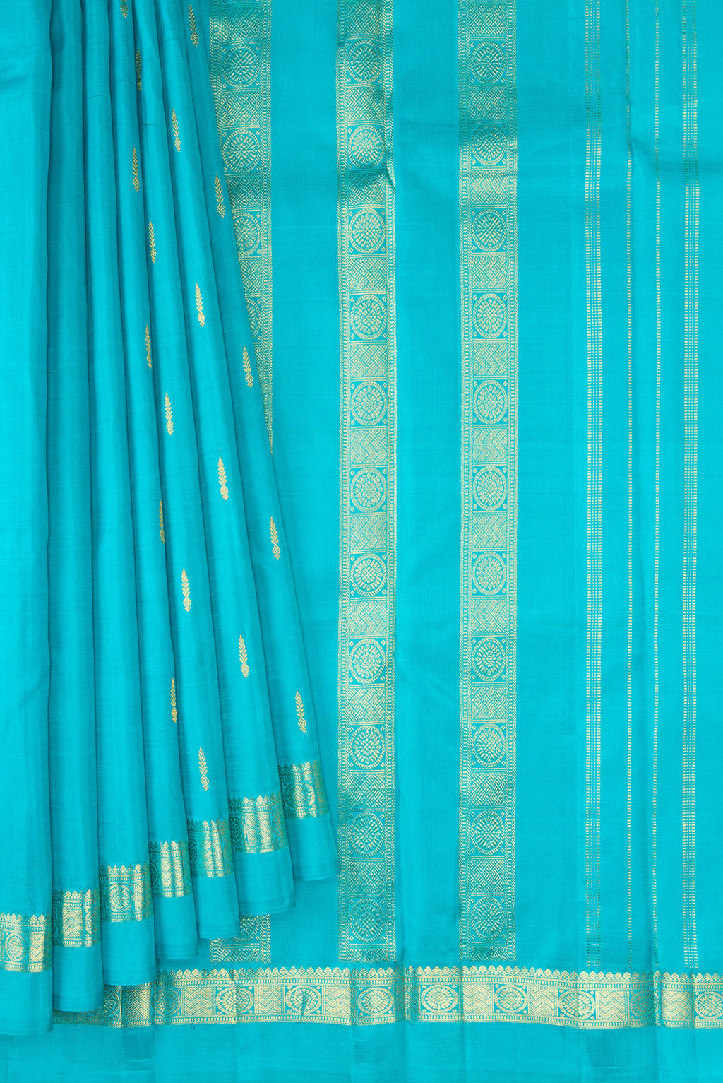 Pleats and pallu of Sky Blue Dual Tone Kanchipuram Silk Saree with Zari Butta on the body and Zari Border. 