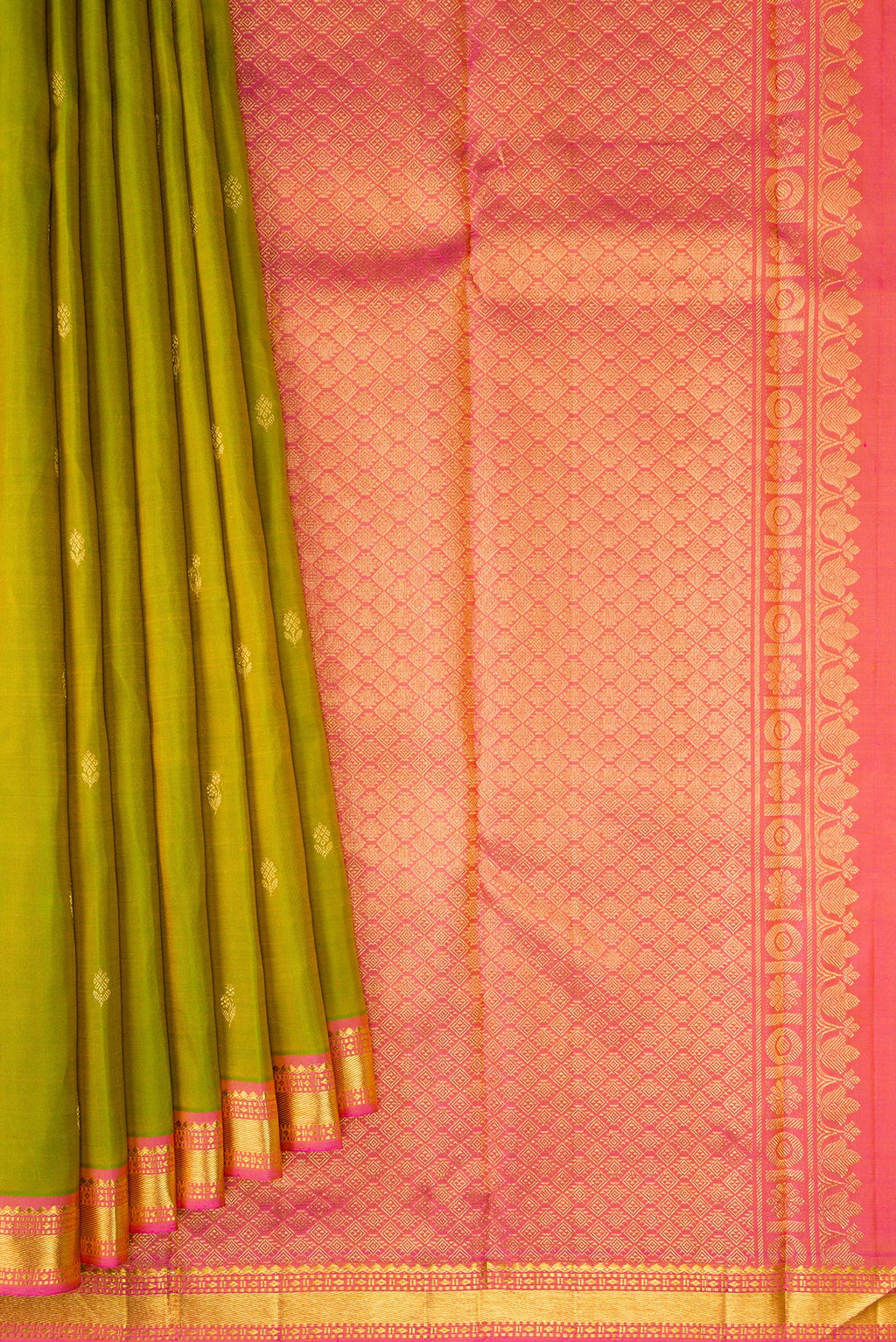 Pleats and pallu of Mehandi Green Kanchipuram Silk Saree with Zari Butta on the body and Zari Border. 