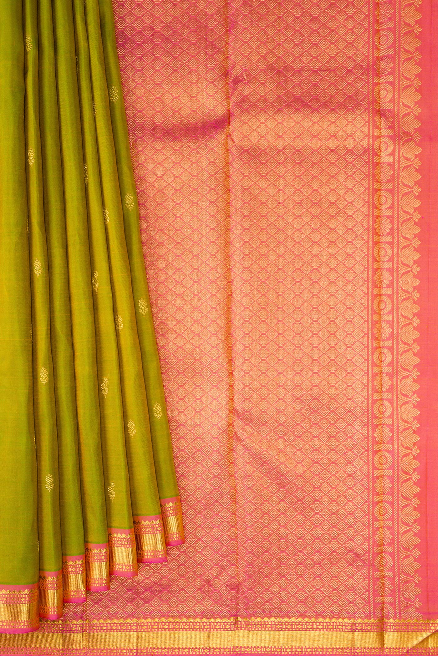 Pleats and pallu of Mehandi Green Kanchipuram Silk Saree with Zari Butta on the body and Zari Border. 