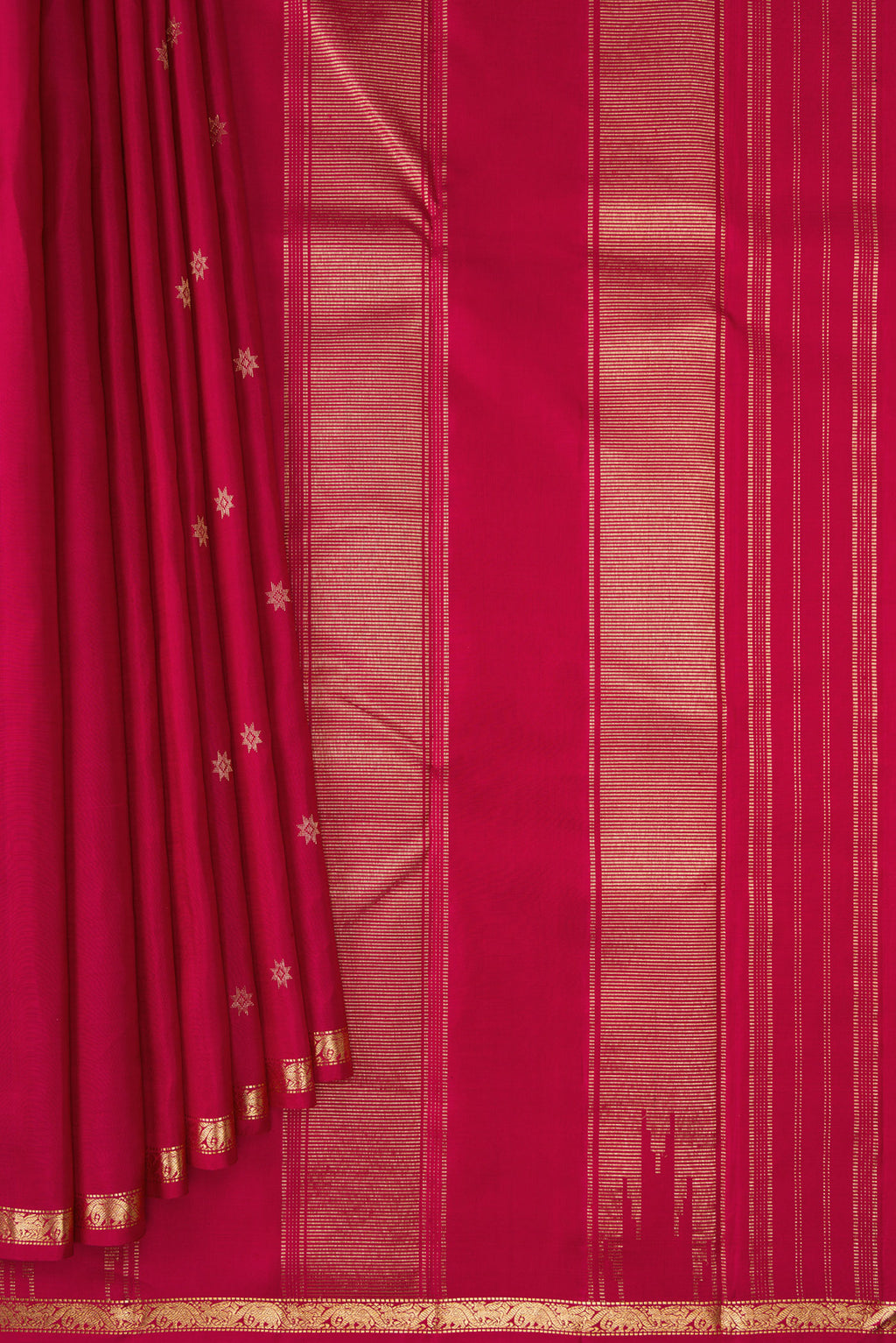 Pleats and pallu of Maroon Dual Tone Kanchipuram Silk Saree with Zari Butta on the body and Zari Border. 
