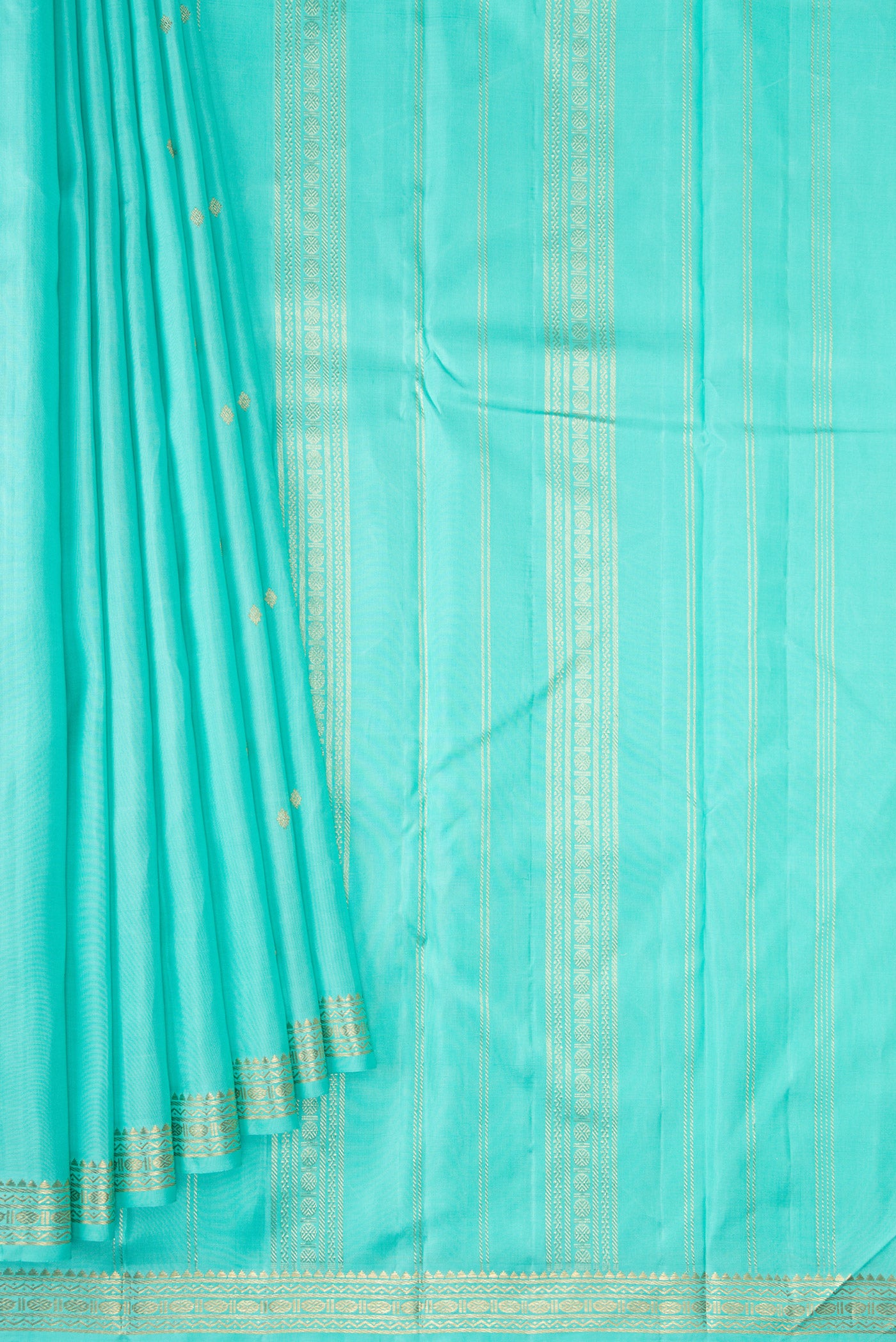 Pleats and pallu of Sky Blue Dual Tone Kanchipuram Silk Saree with Zari Butta on the body and Zari Border. 