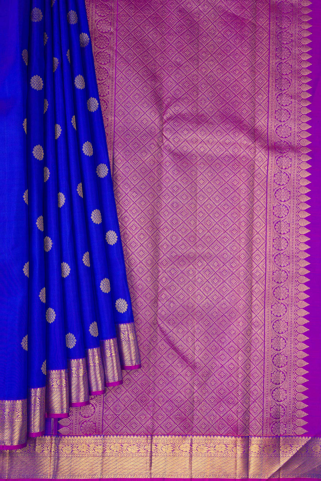 Pleats and pallu of Royal Blue Dual Tone Kanjivaram Silk Saree with Zari Butta on the body and Zari Border. 