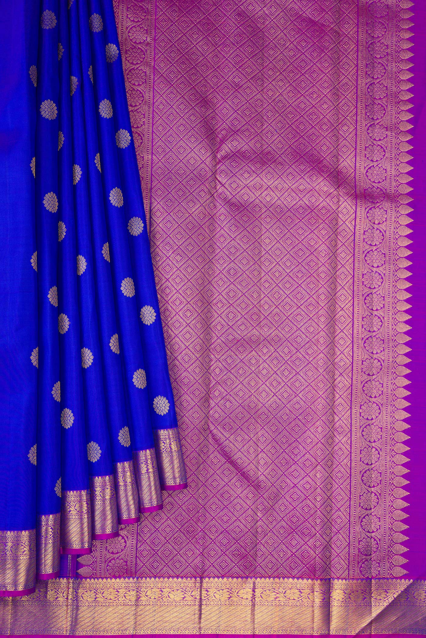 Pleats and pallu of Royal Blue Dual Tone Kanjivaram Silk Saree with Zari Butta on the body and Zari Border. 