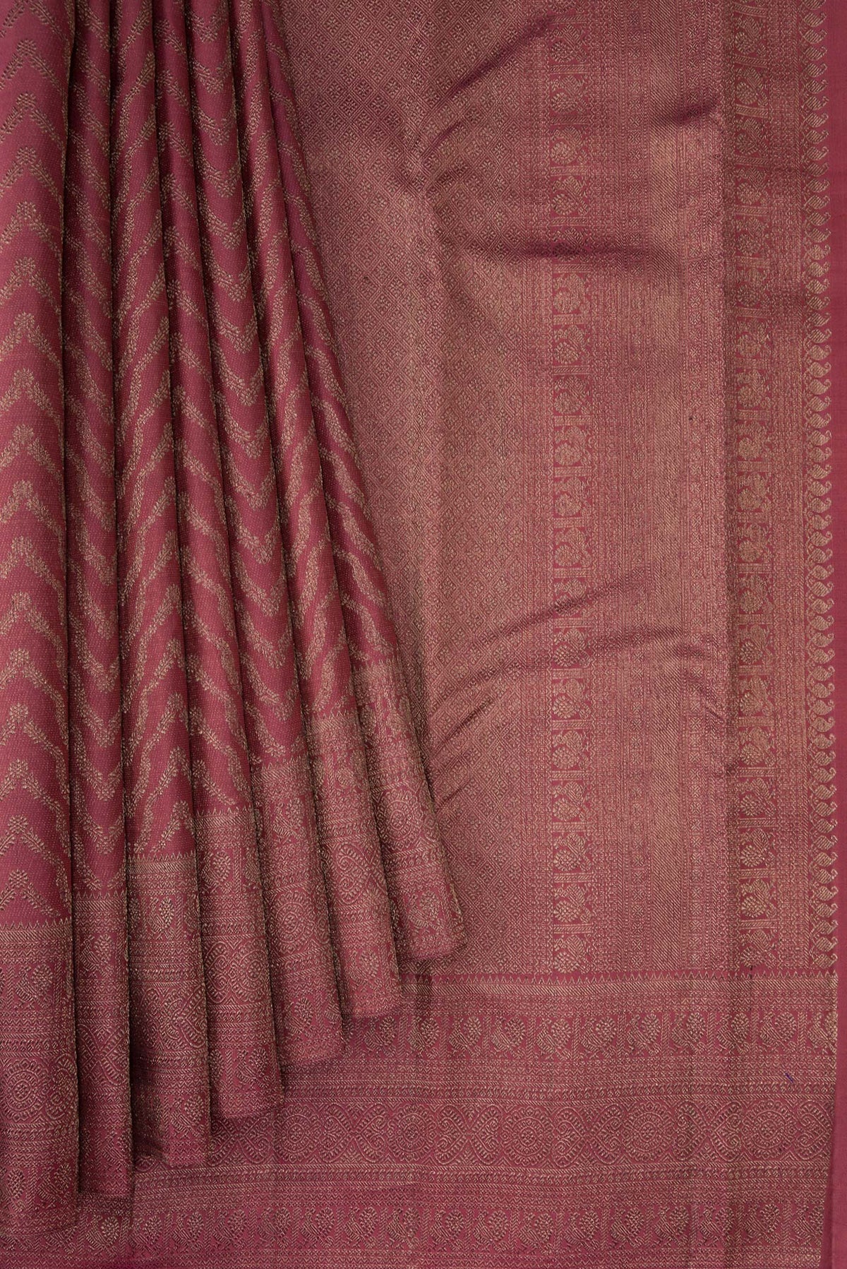 Pleats and pallu of Dark Mauve Dual Tone Kanjivaram Silk Saree with Jacquard design on the body and Zari Border. 