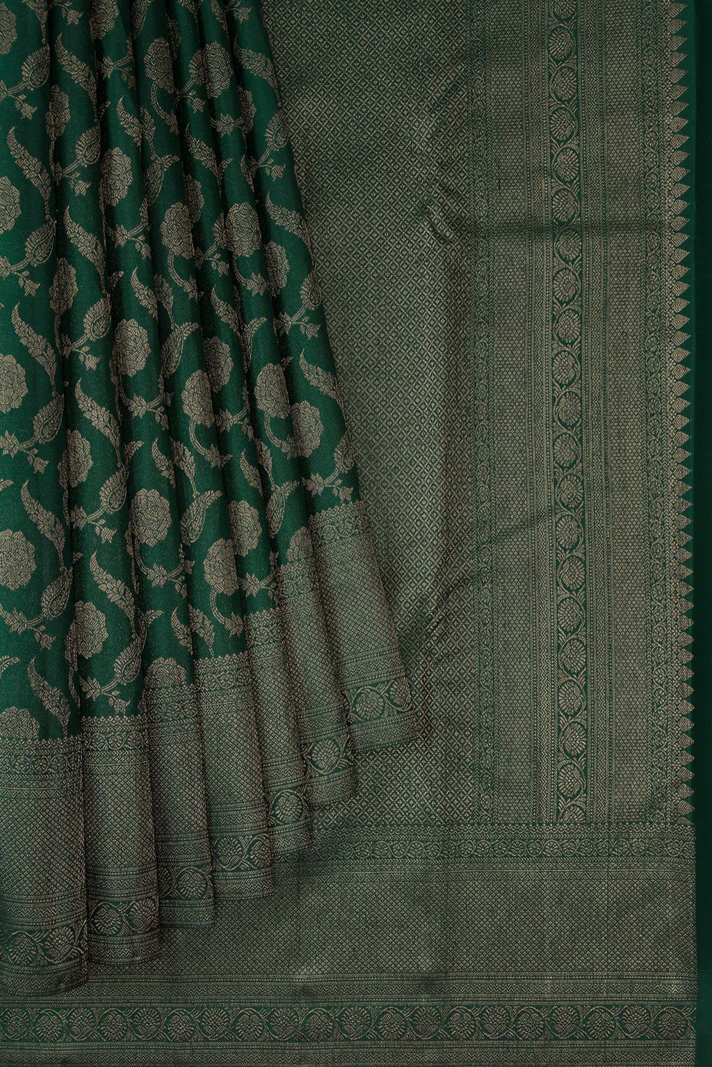Pleats and pallu of Bottle Green Dual Tone Kanjivaram Silk Saree with Jacquard design on the body and Fancy Border. 