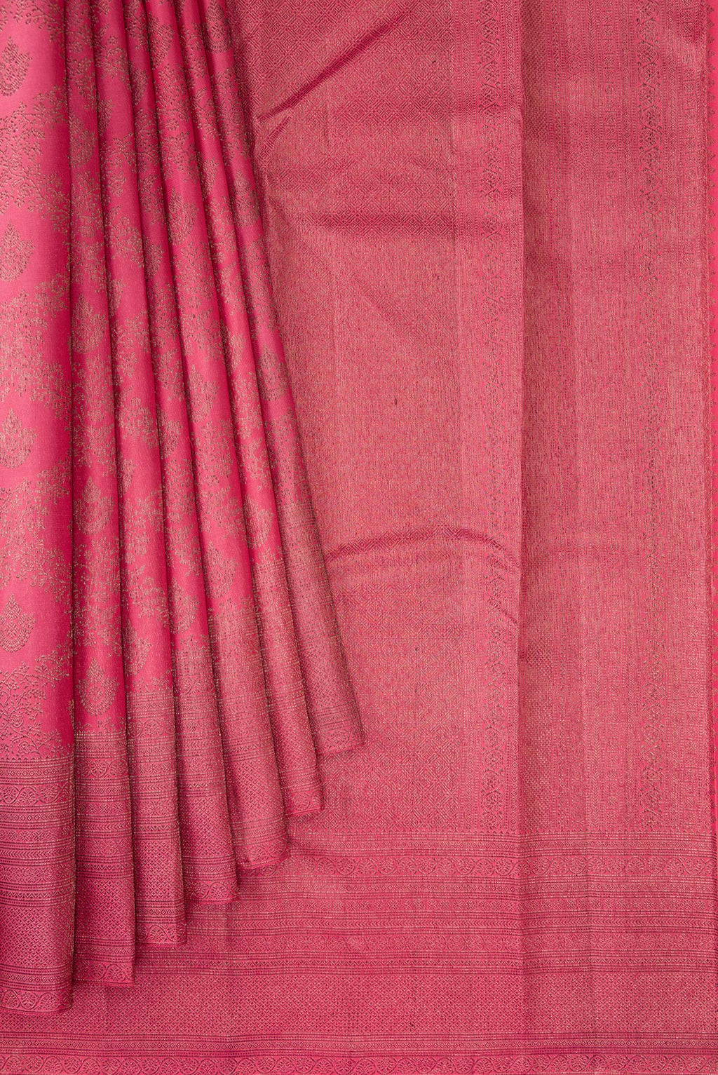 Pleats and pallu of Pink Dual Tone Kanjivaram Silk Saree with Jacquard design on the body and Fancy Border. 