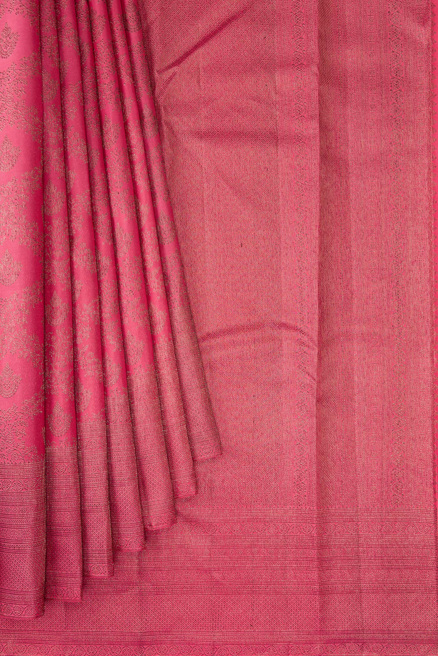 Pleats and pallu of Pink Dual Tone Kanjivaram Silk Saree with Jacquard design on the body and Fancy Border. 