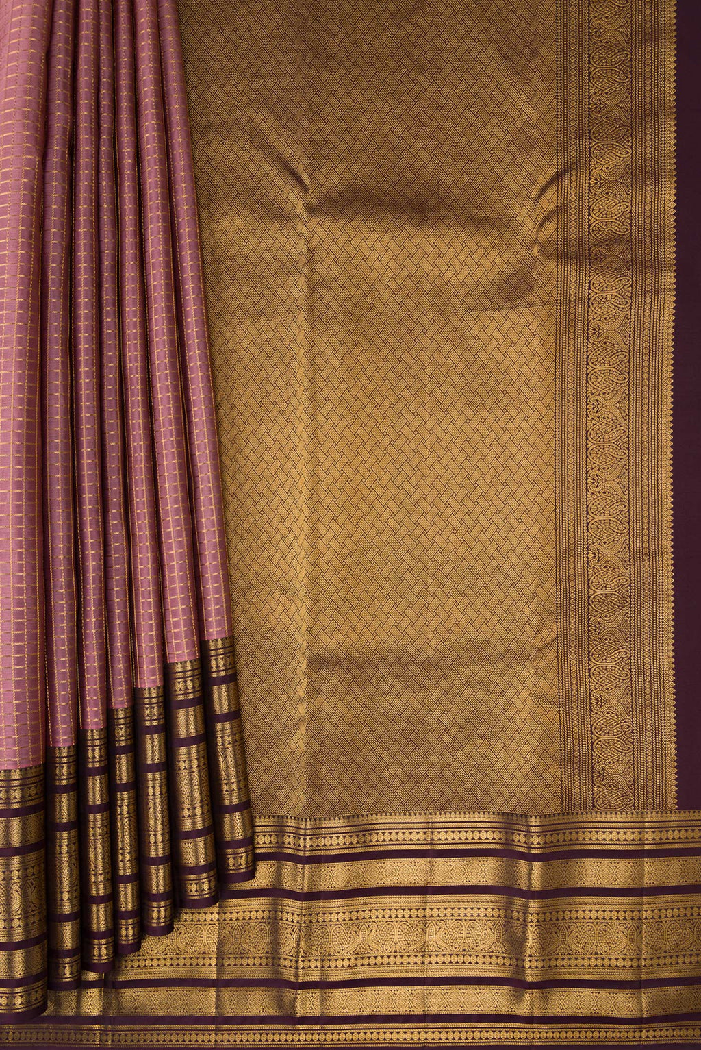 Pleats and pallu of Mauve Kanjivaram Silk Saree with Checked design on the body and Zari Border. 