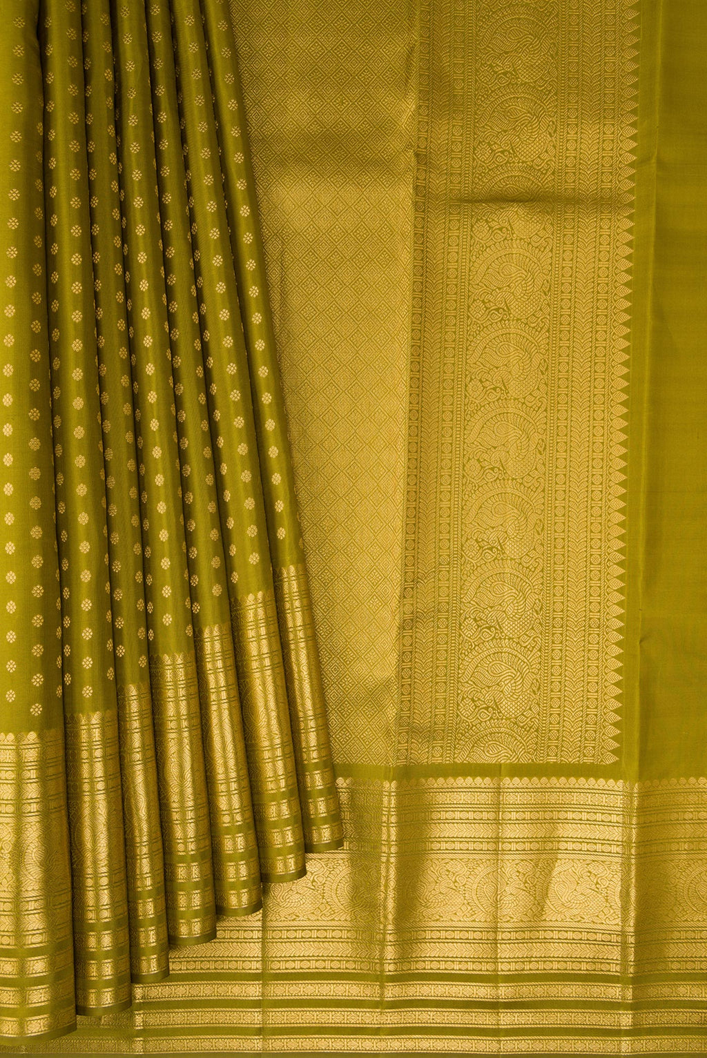 Pleats and pallu of Mehandi Green Kanchipuram Silk Saree with Zari Butta on the body and Zari Border. 
