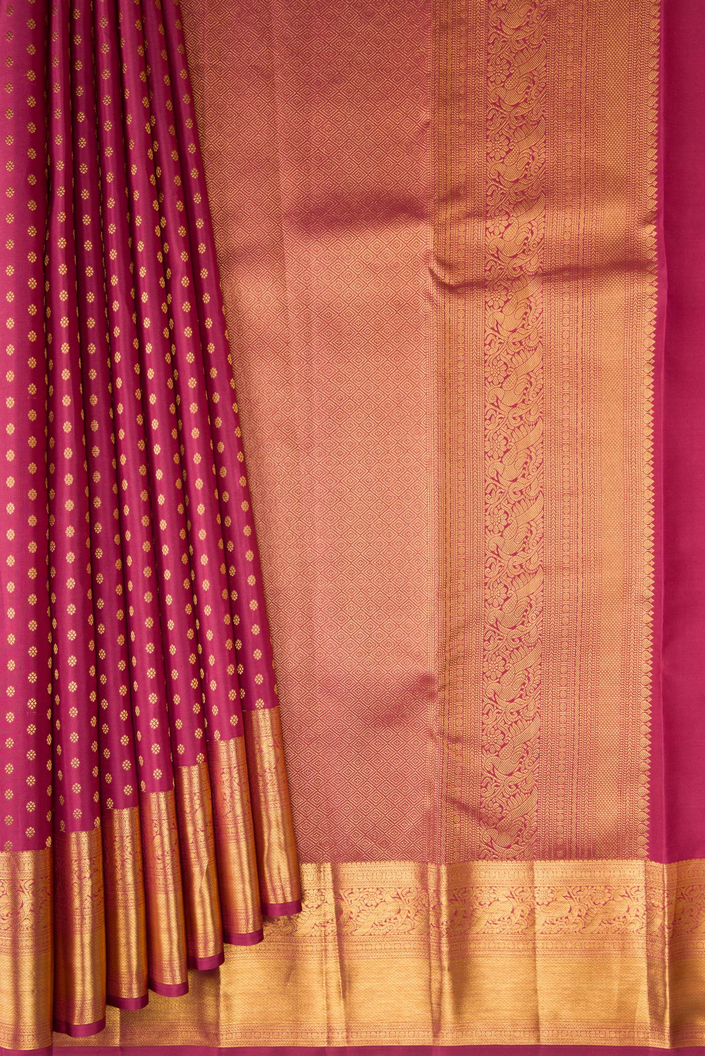 Pleats and pallu of Rose pink Kanchipuram Silk Saree with Zari Butta on the body and Zari Border. 
