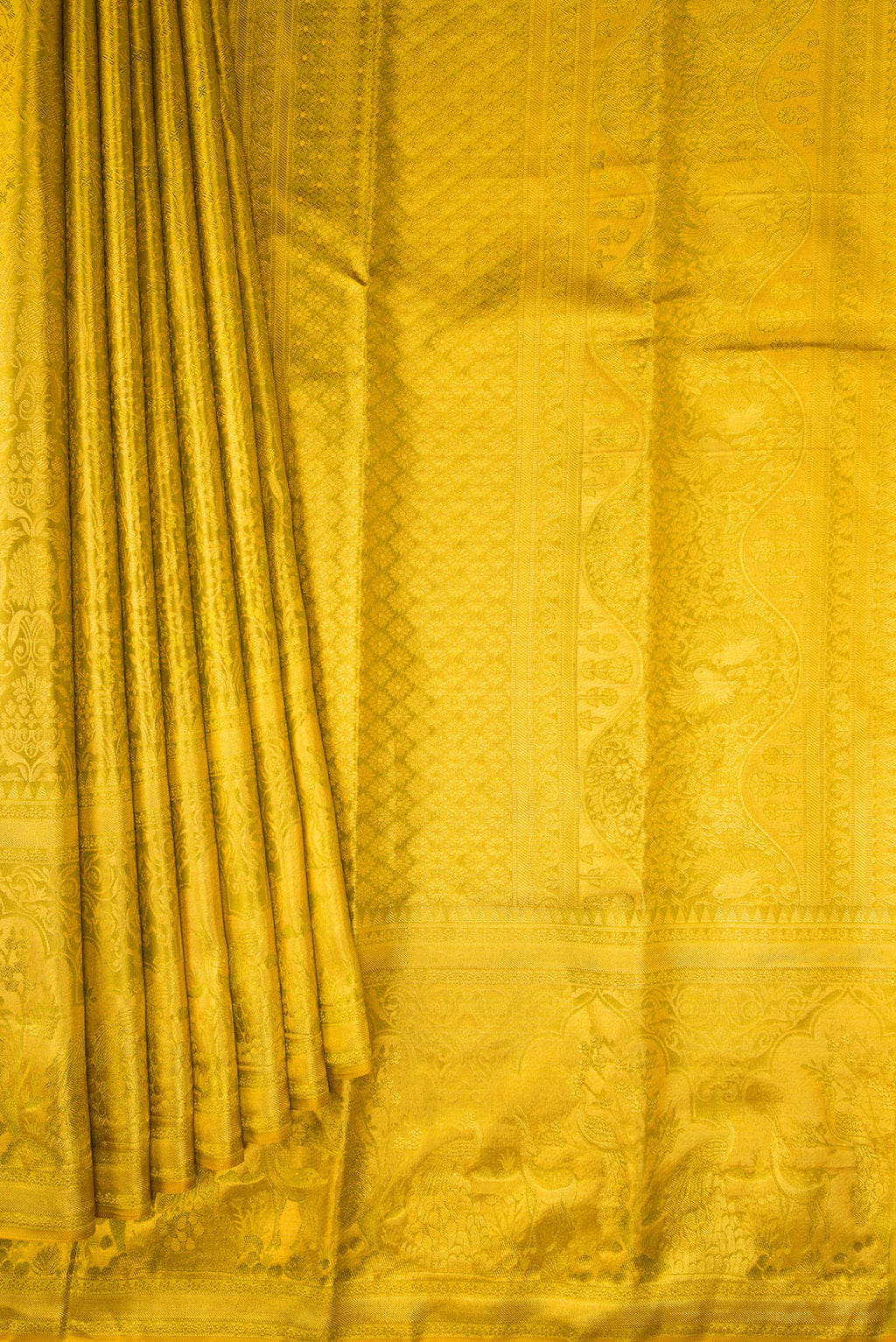 Pleats and pallu of Mehandi Green Dual Tone Kanjivaram Tissue Silk Saree with Zari Brocade on the body and Fancy Border. 